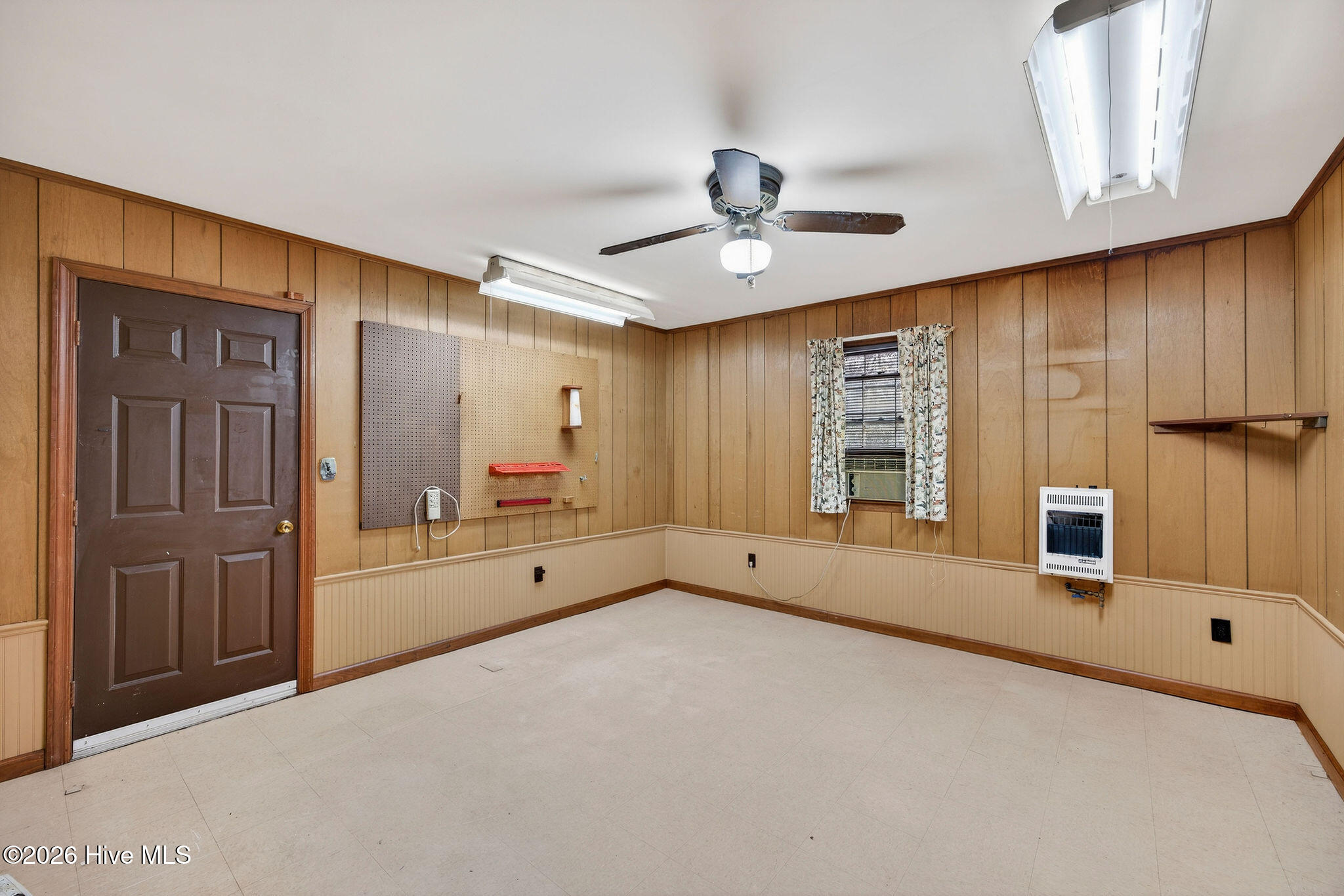 100556138 | Photo 40