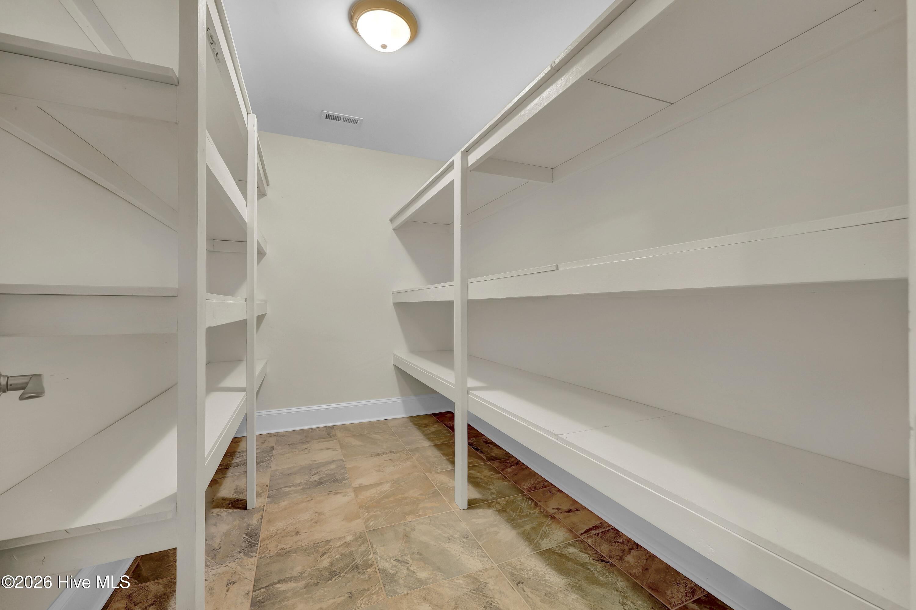 100569484 | Photo 73