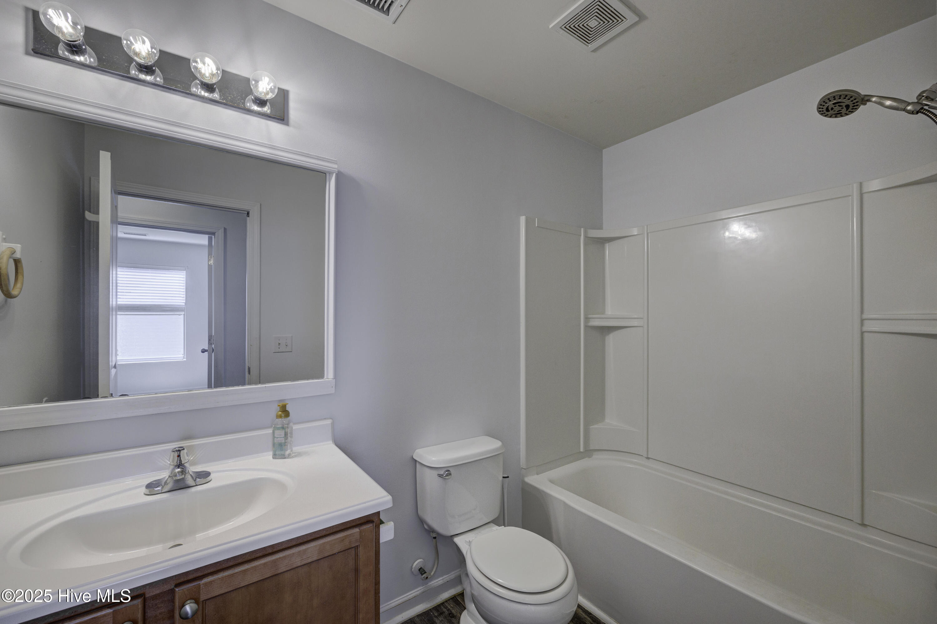 100530947 | Photo 33