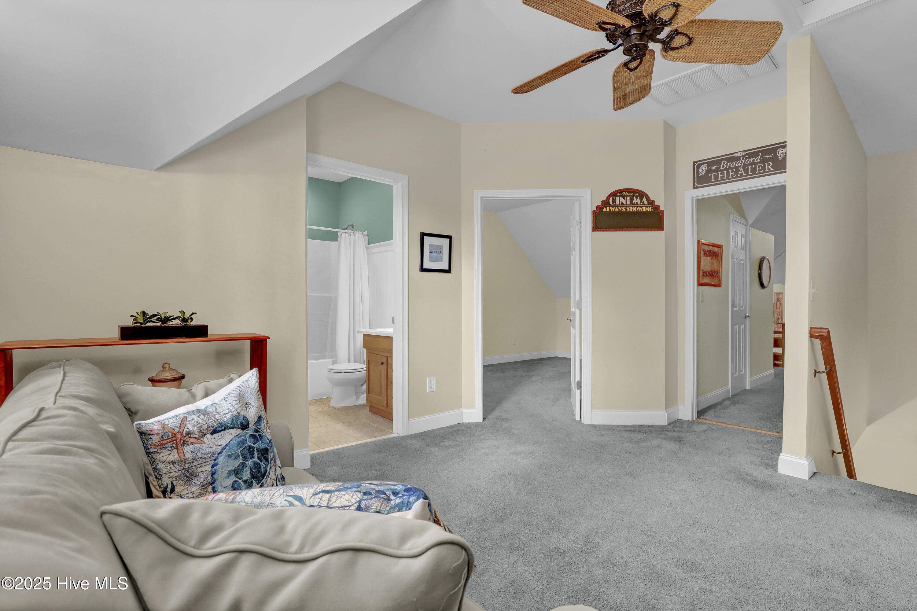 100532986 | Photo 28