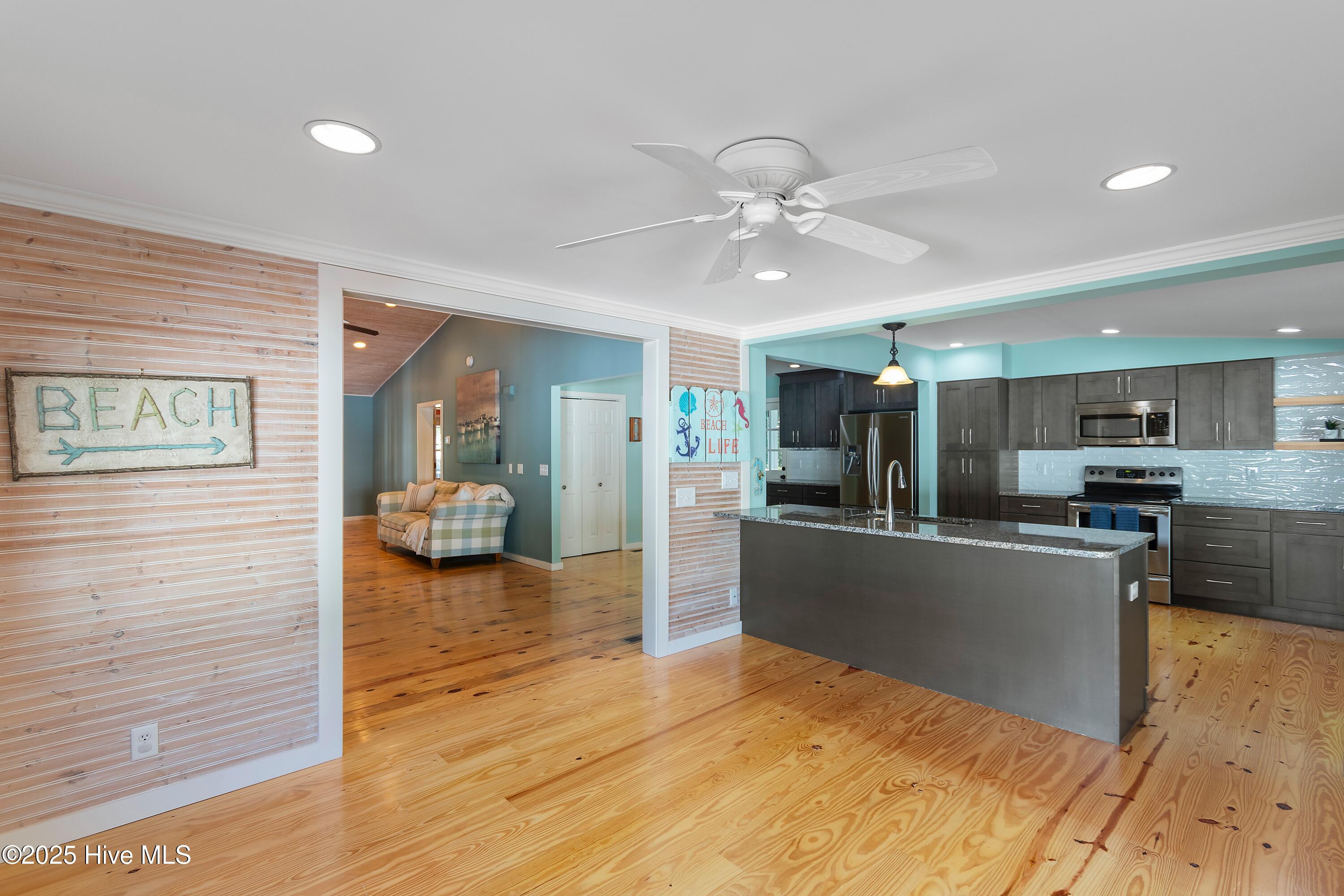 100537849 | Photo 16