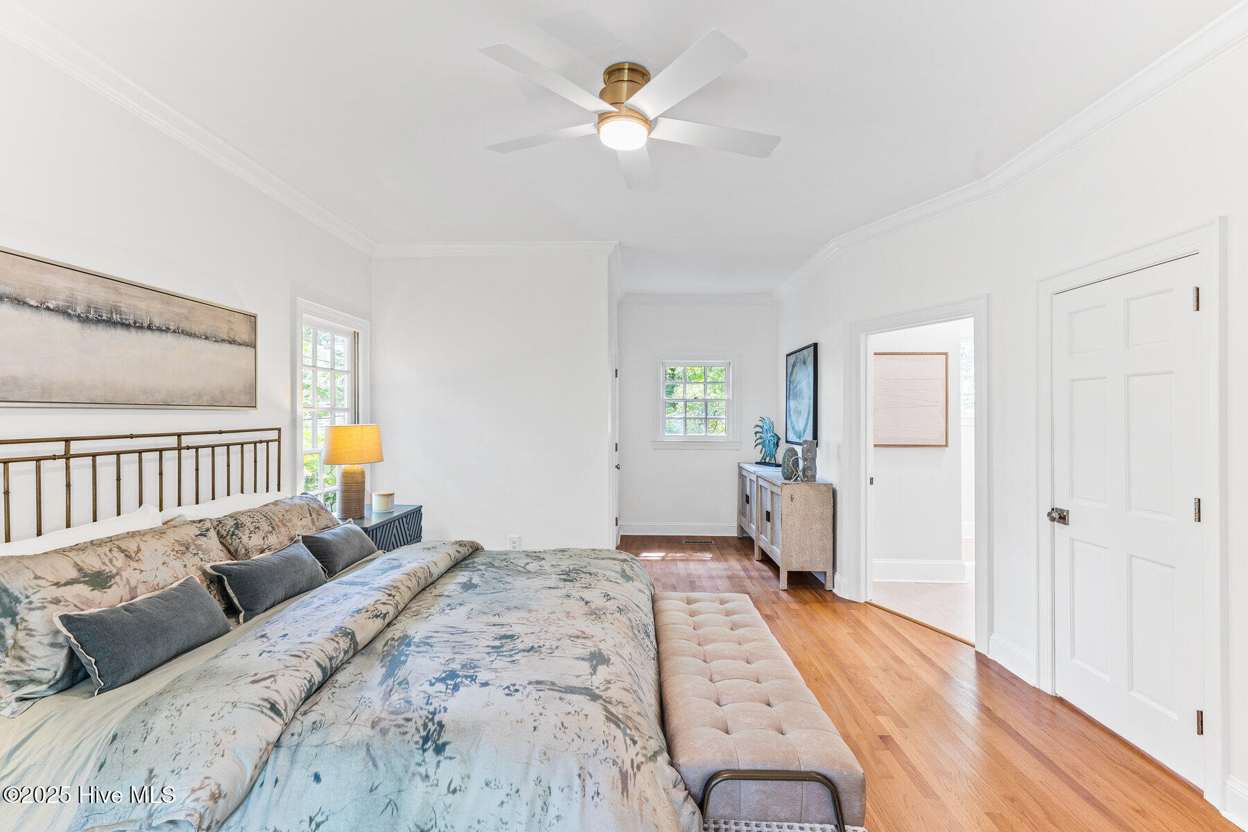 100489617 | Photo 11