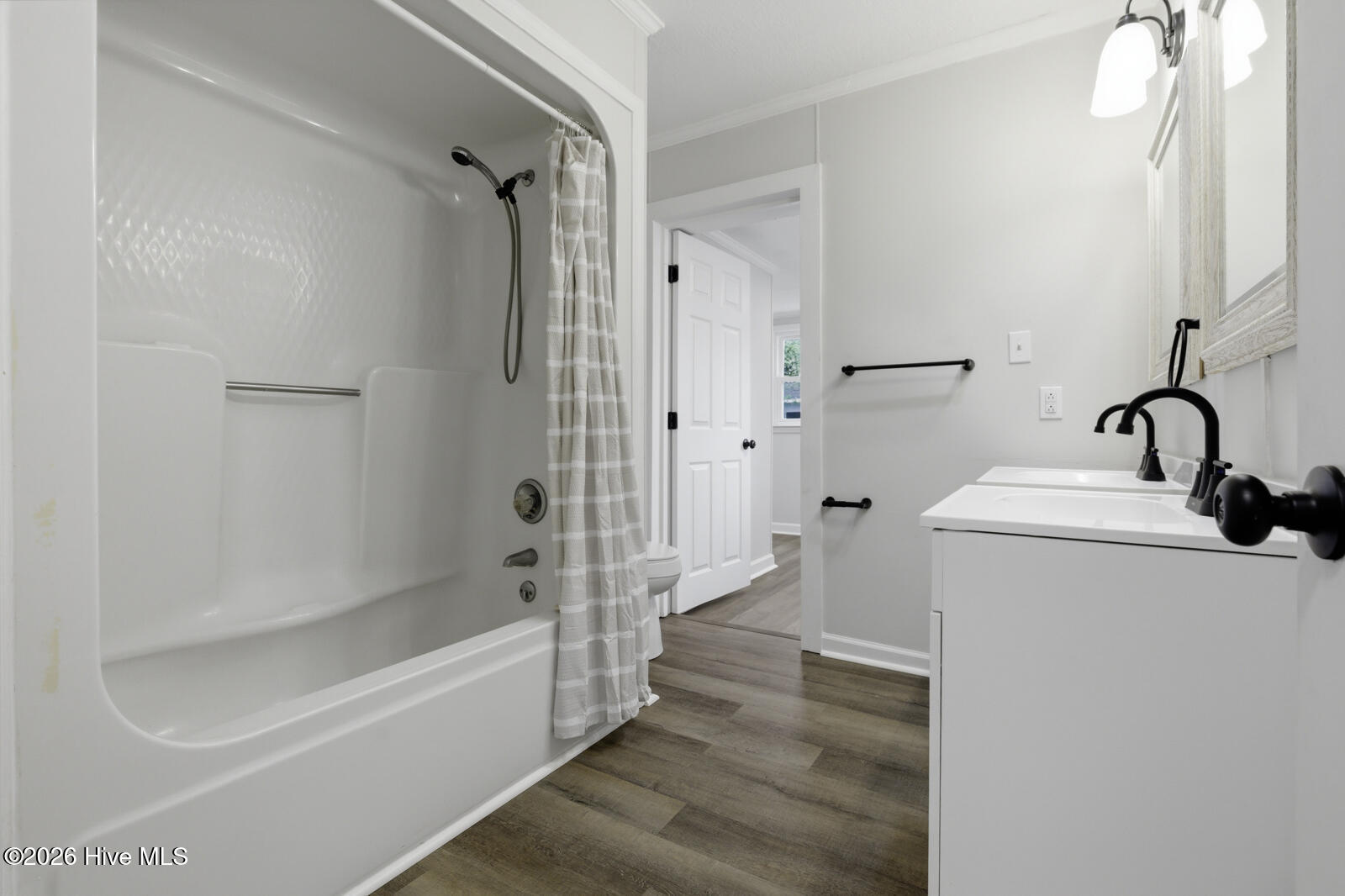 100566491 | Photo 13