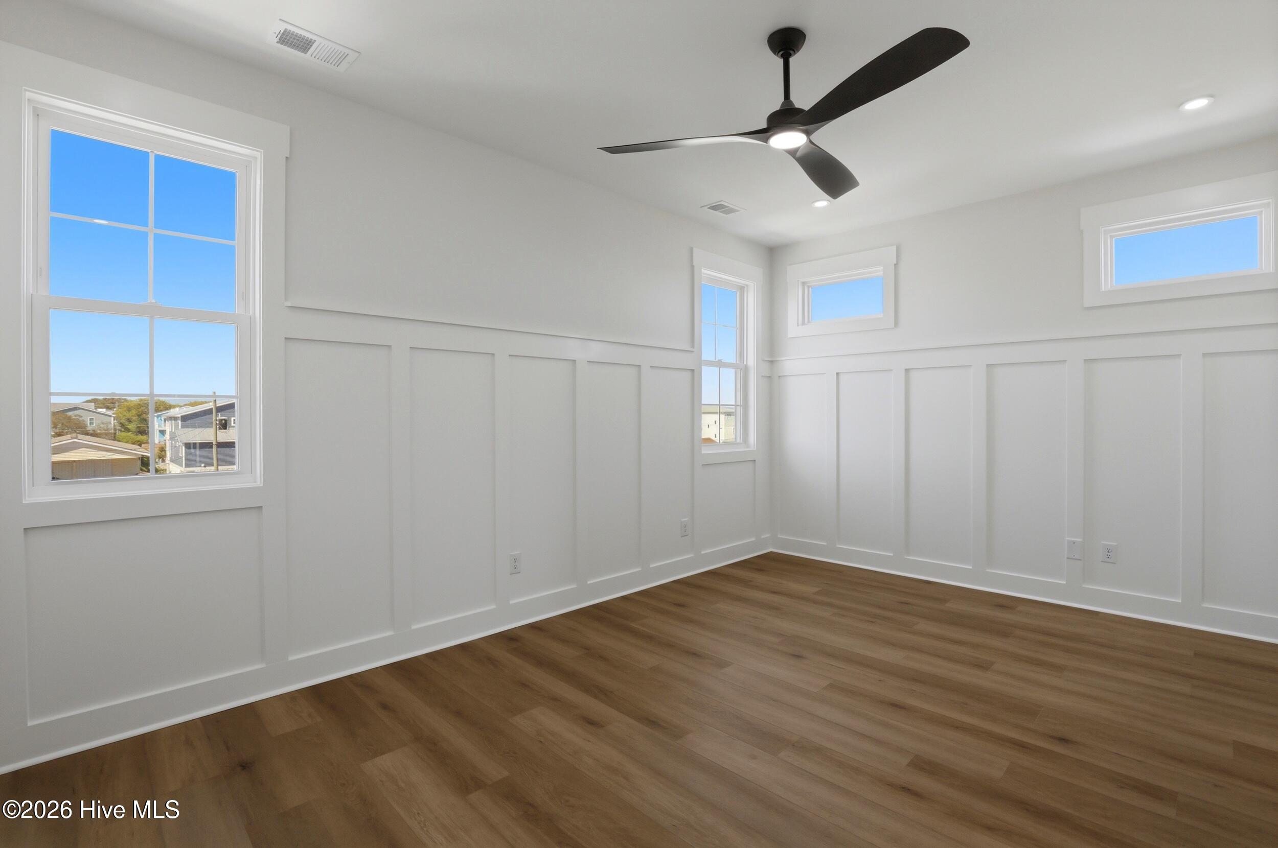 100562873 | Photo 19