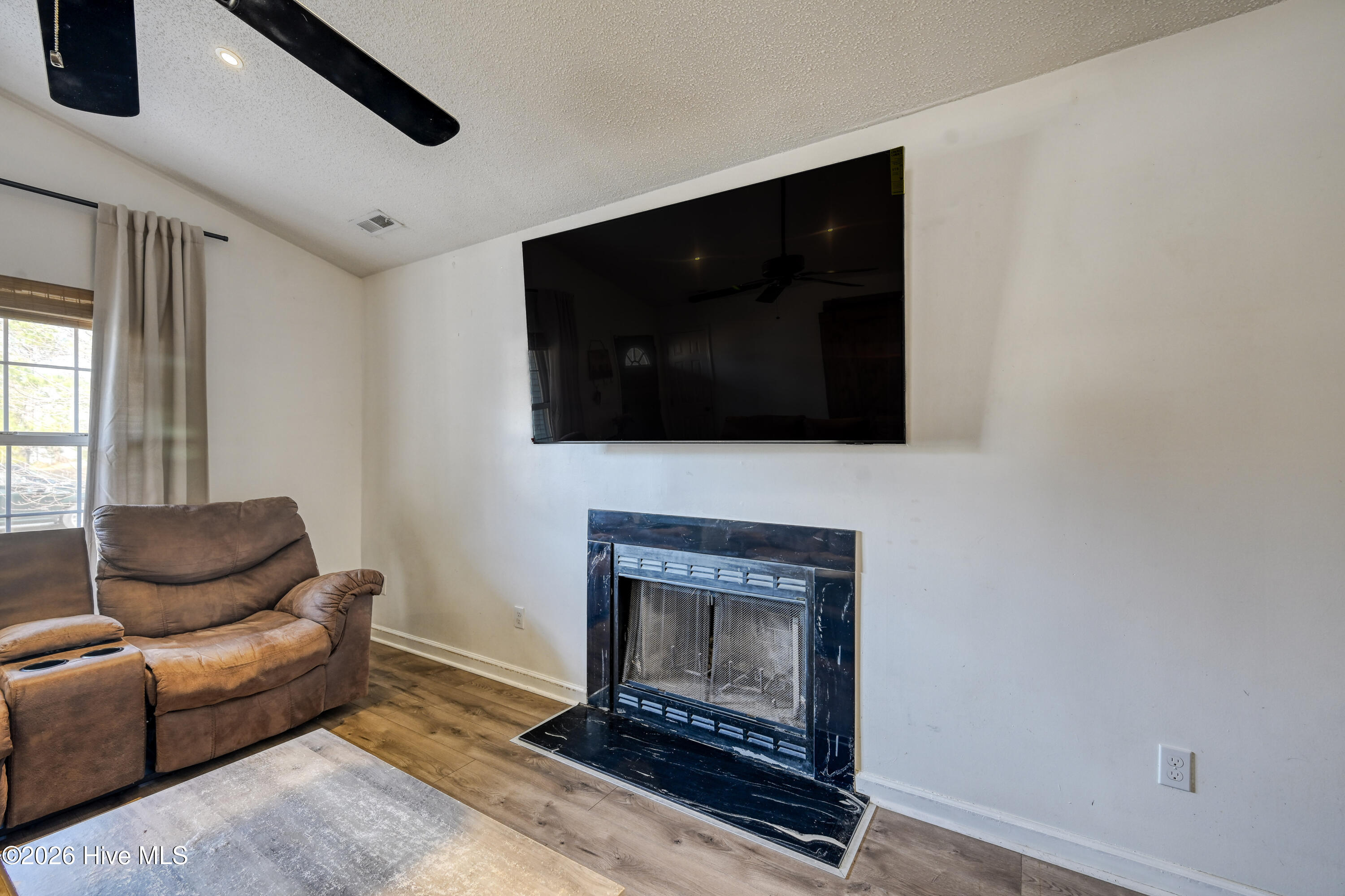 100548302 | Photo 14