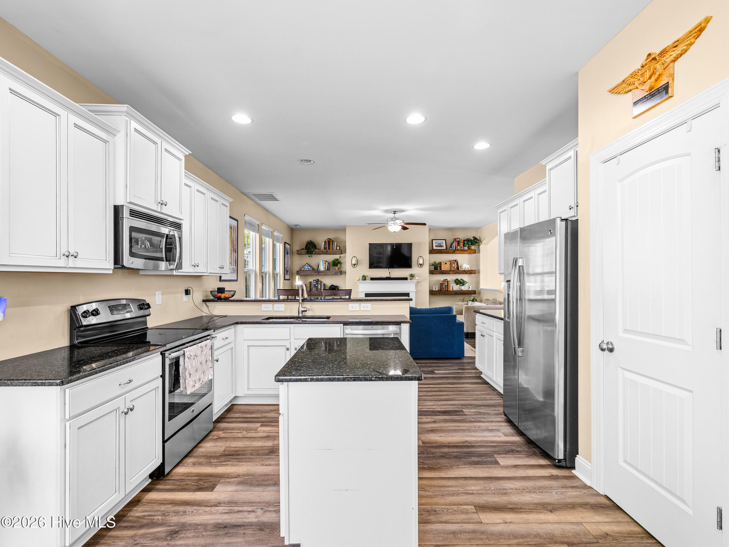 100562428 | Photo 24