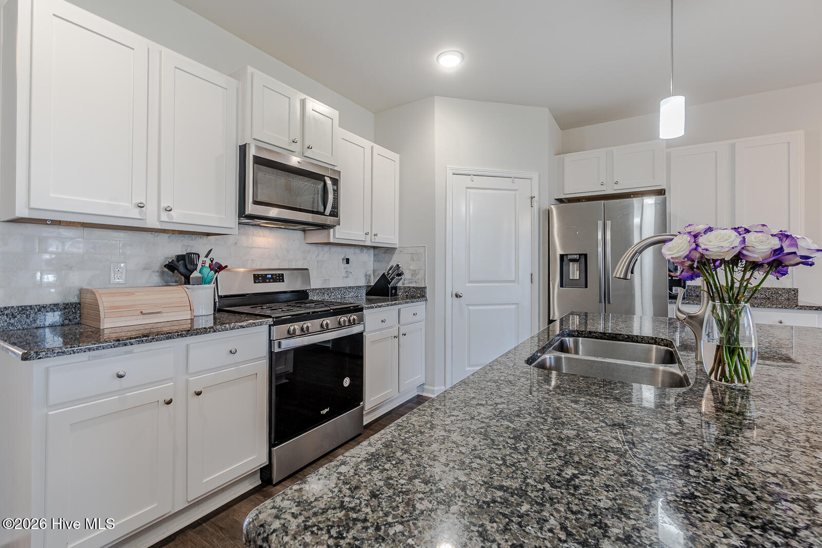 100564968 | Photo 11