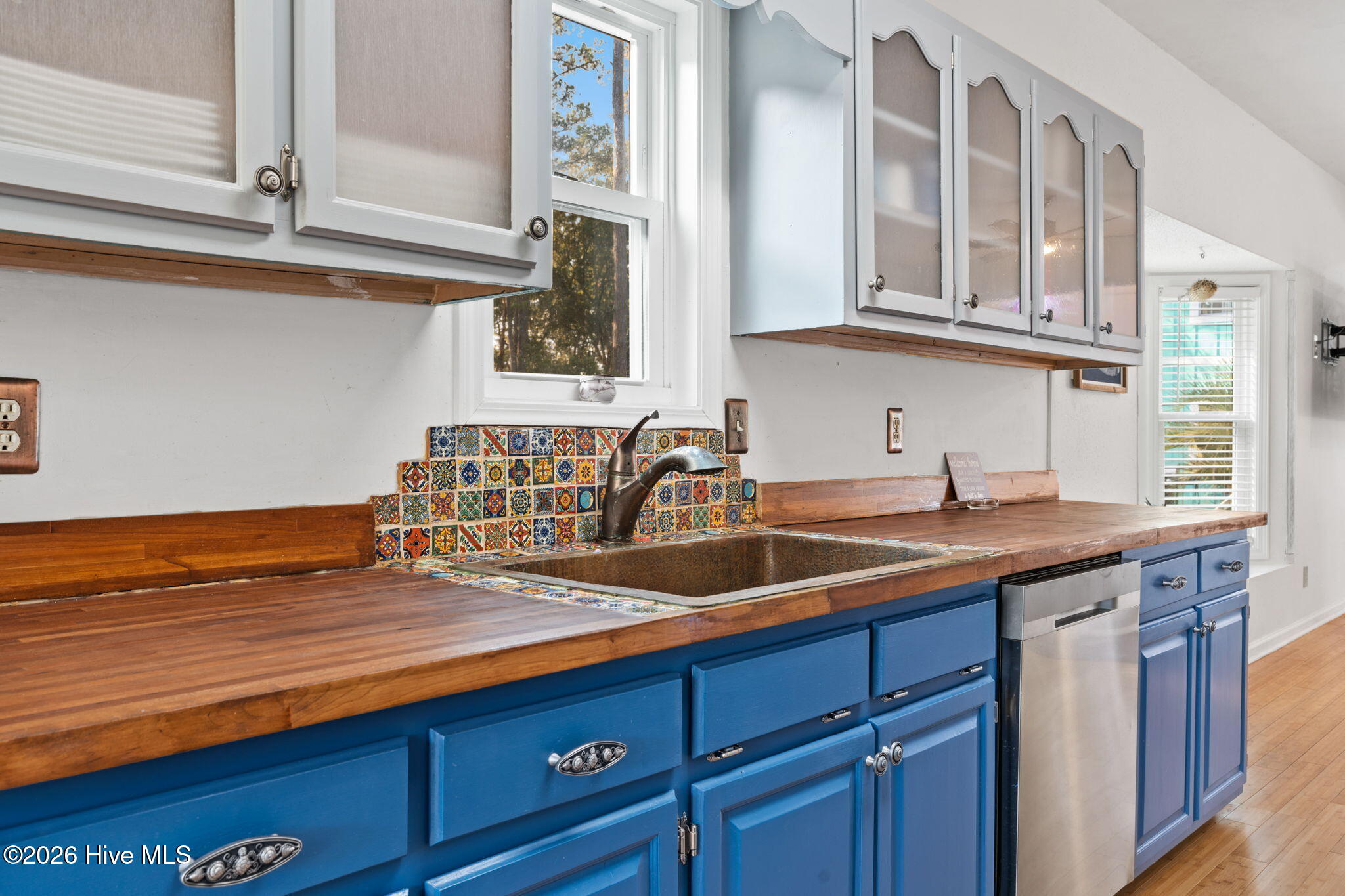 100548707 | Photo 14