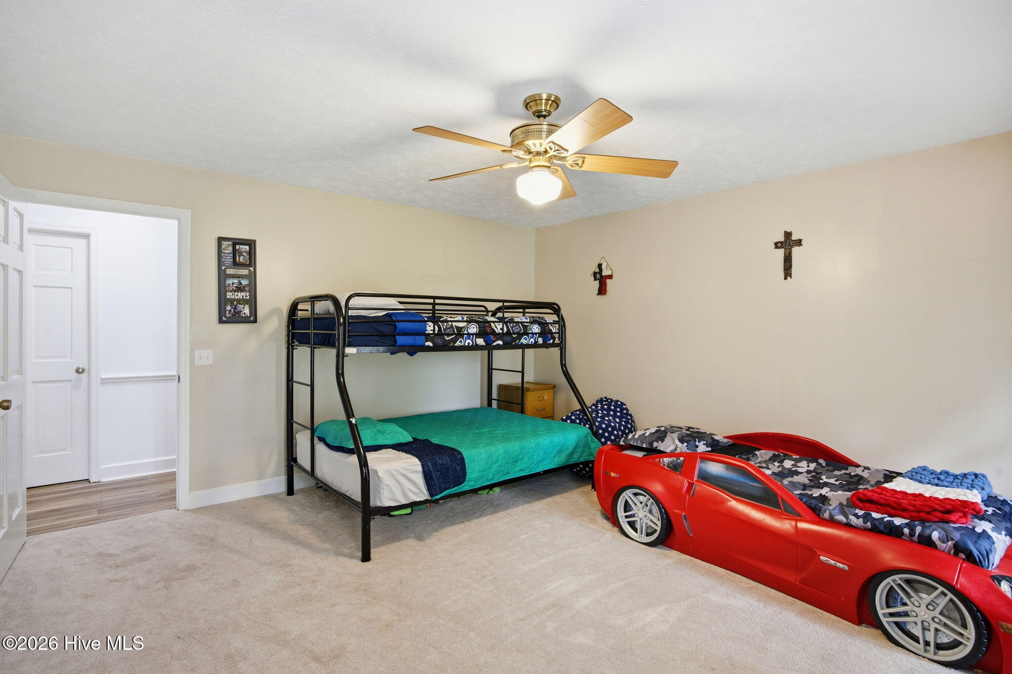 100570604 | Photo 22