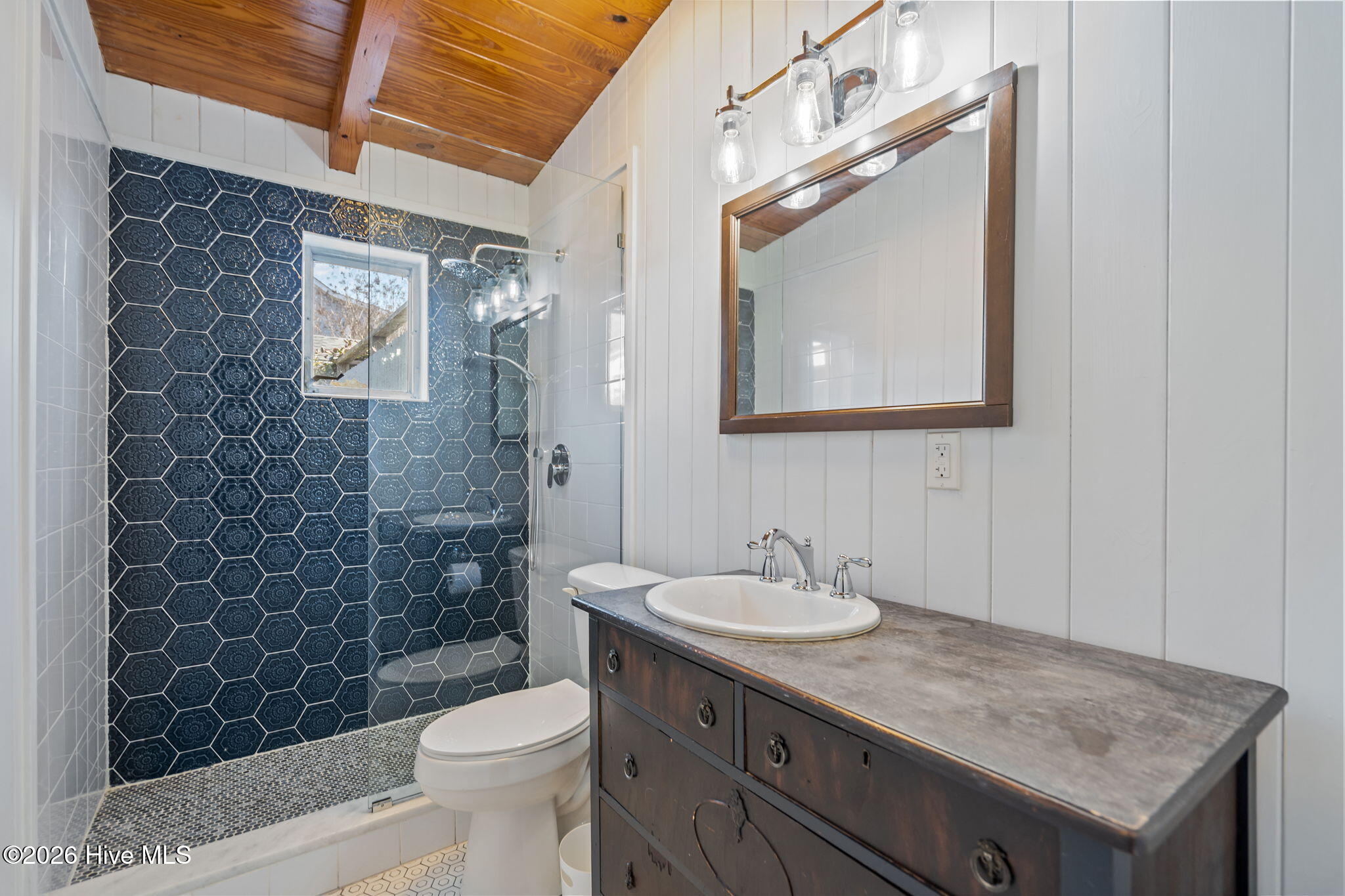 100545897 | Photo 30