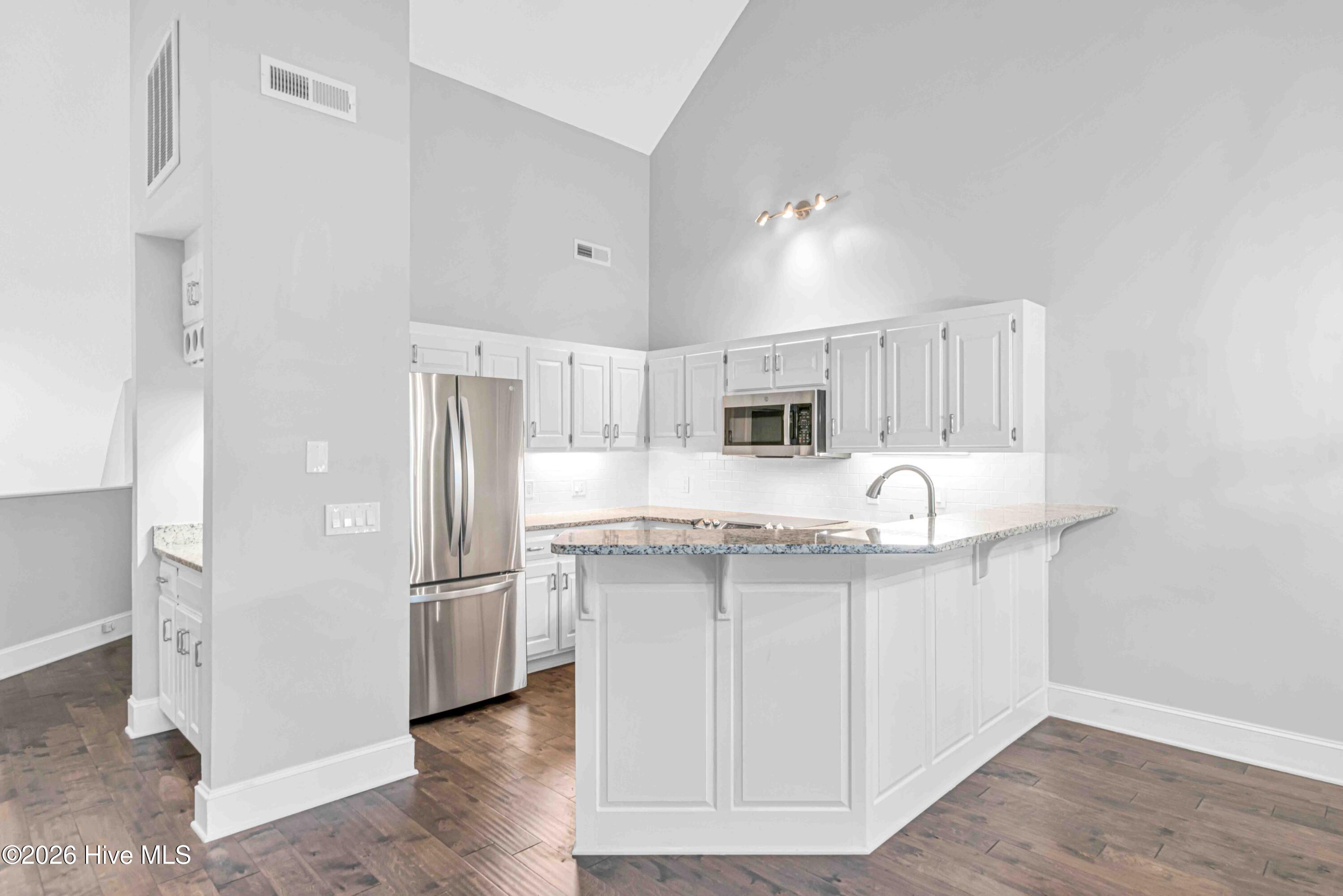 100555941 | Photo 34