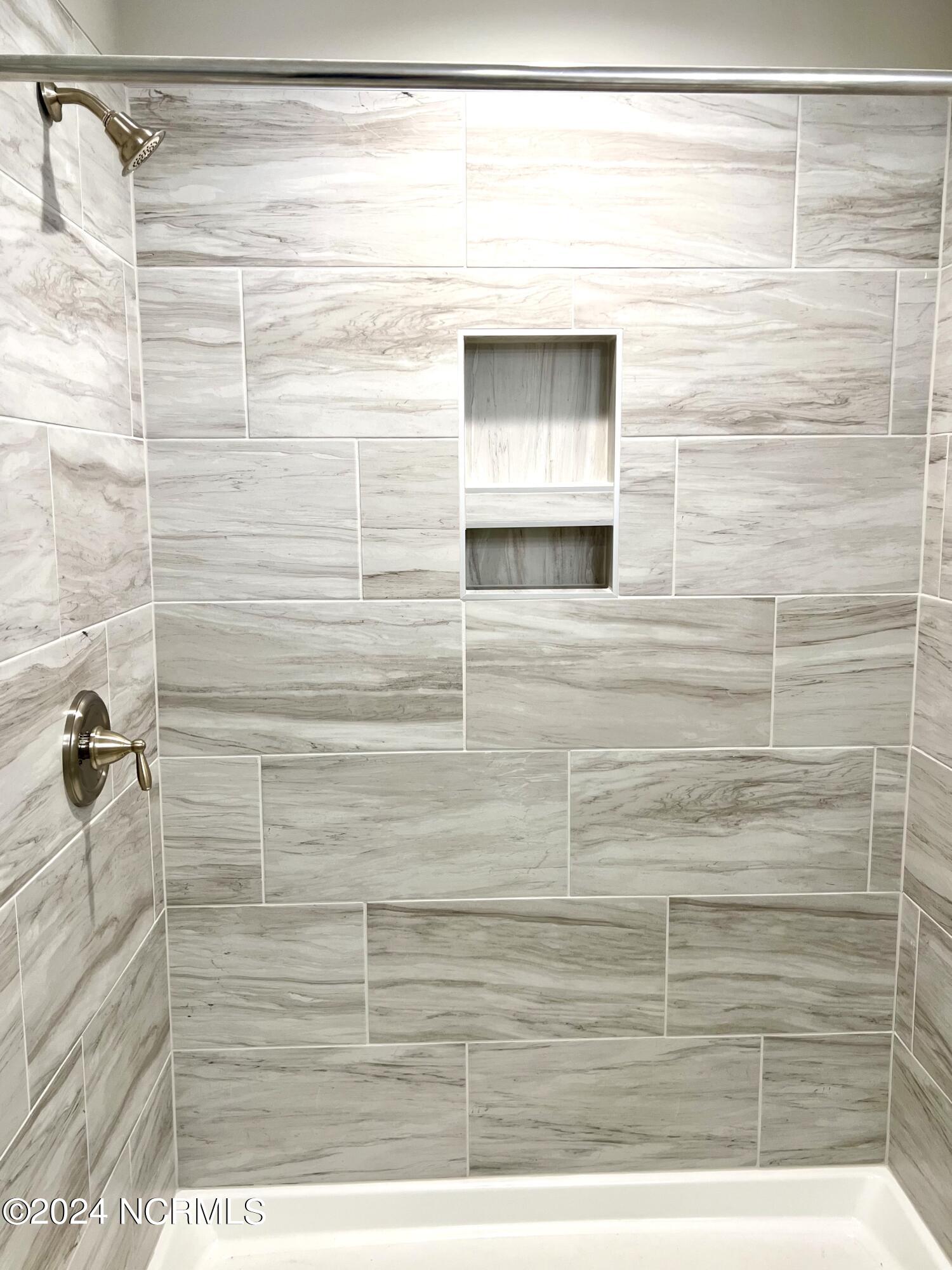 100537715 | Photo 11