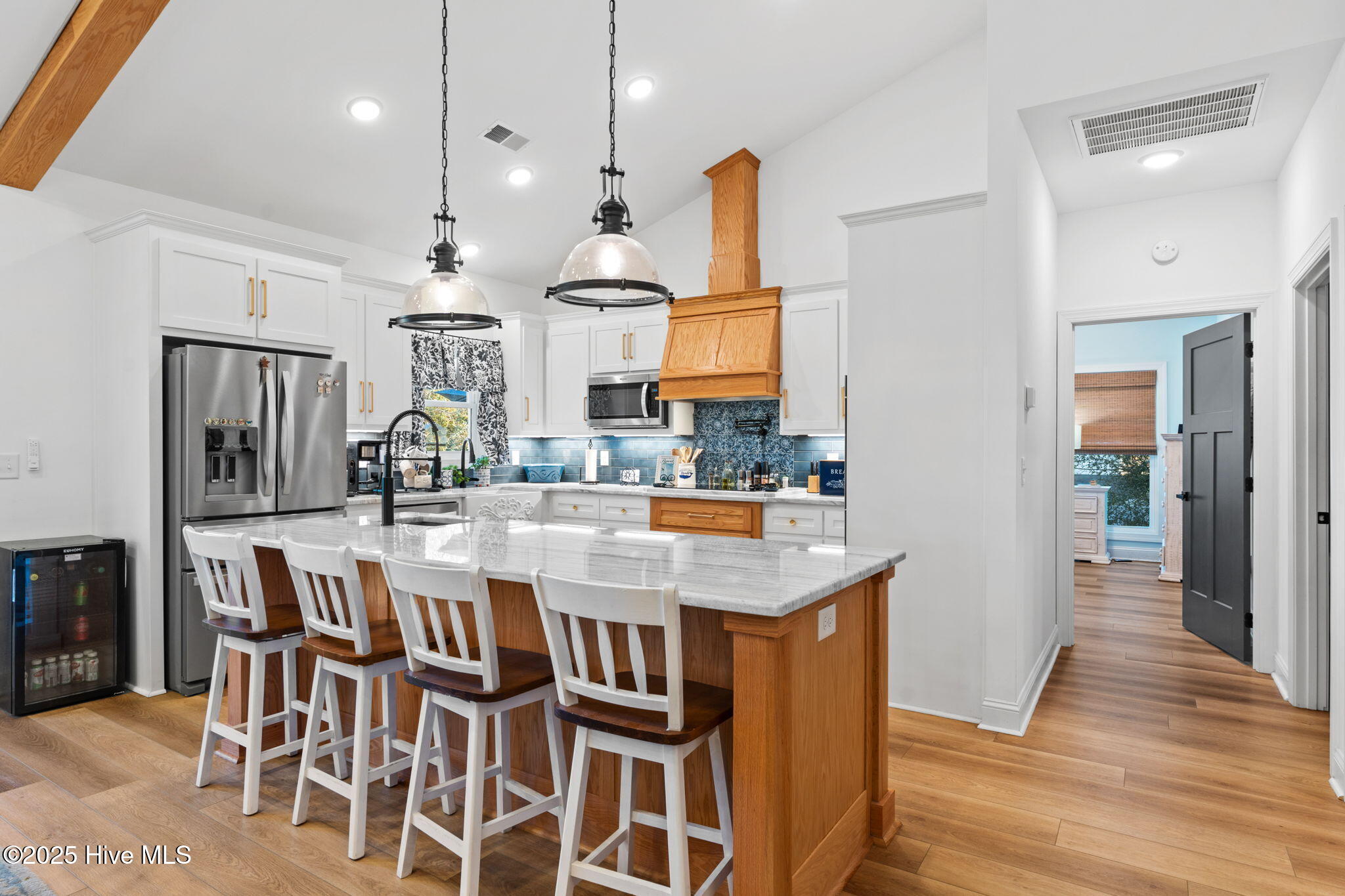 100564542 | Photo 23