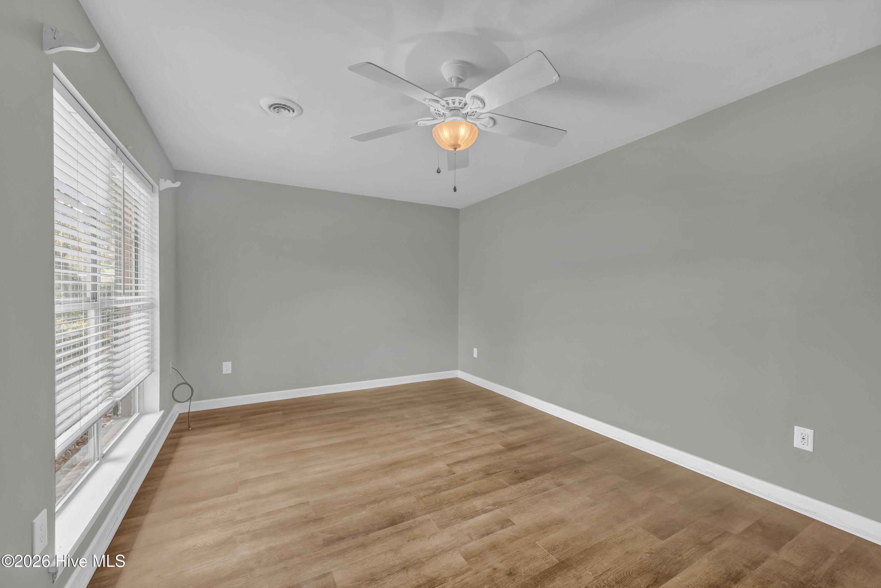 100566931 | Photo 15