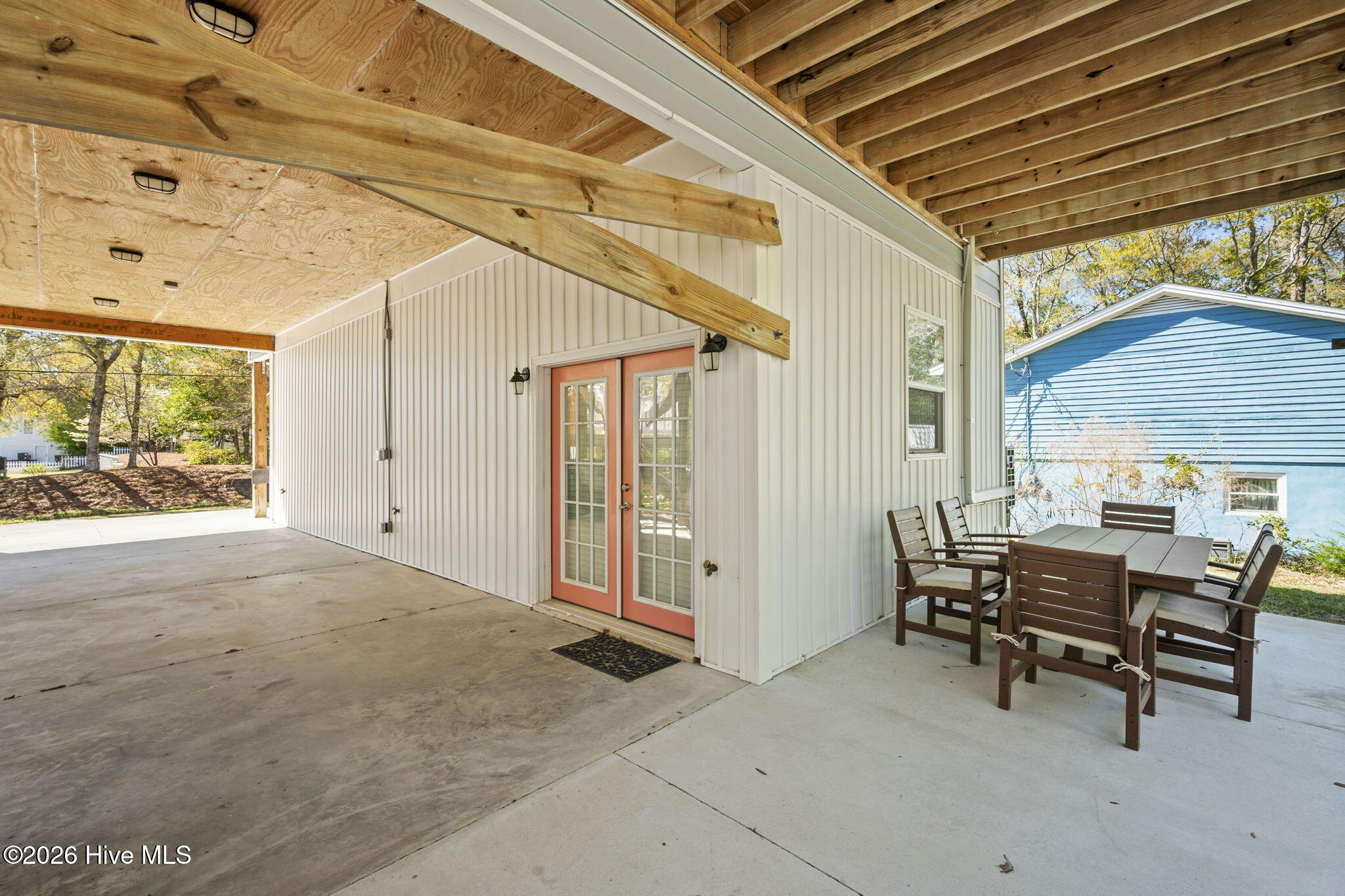 100565691 | Photo 56