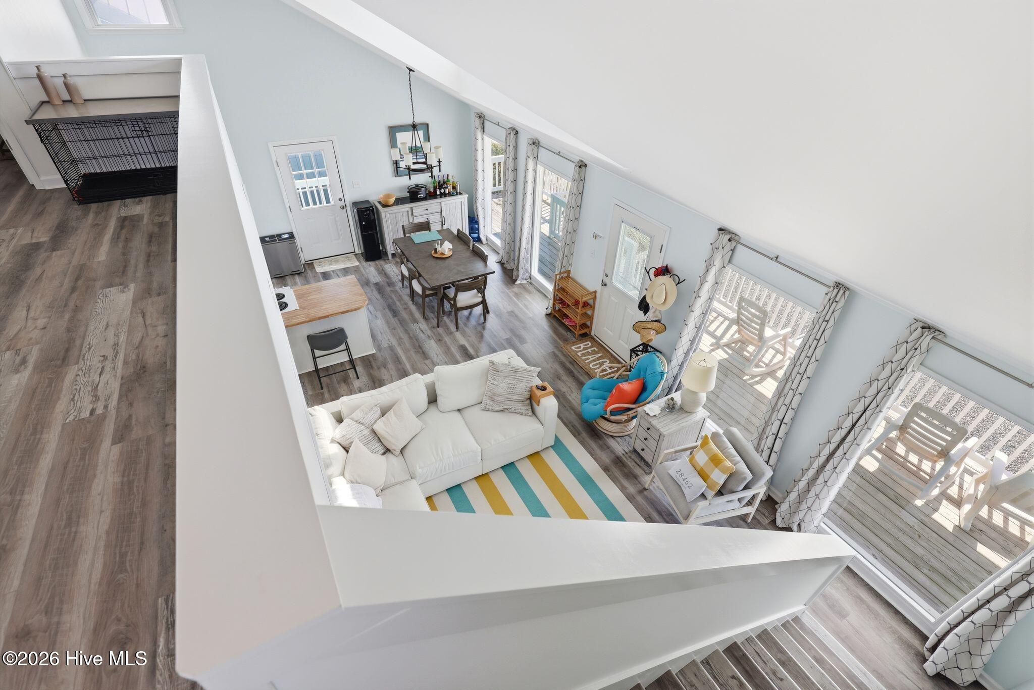 100558178 | Photo 35