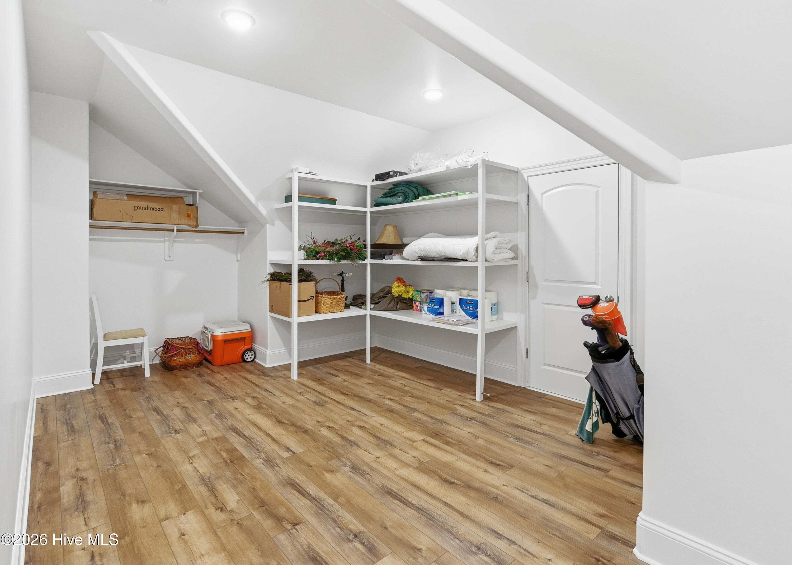 100569454 | Photo 54