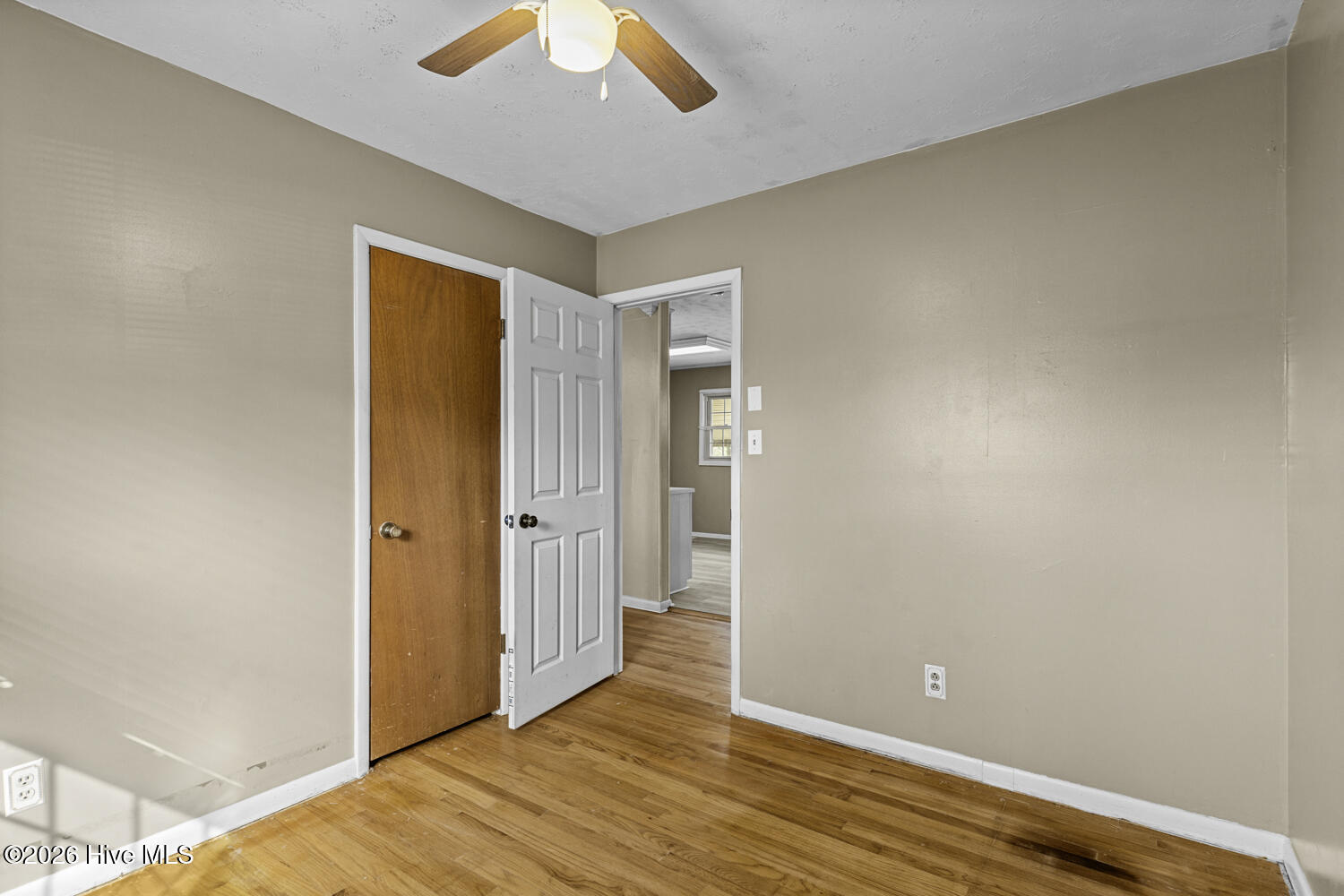 100548988 | Photo 13