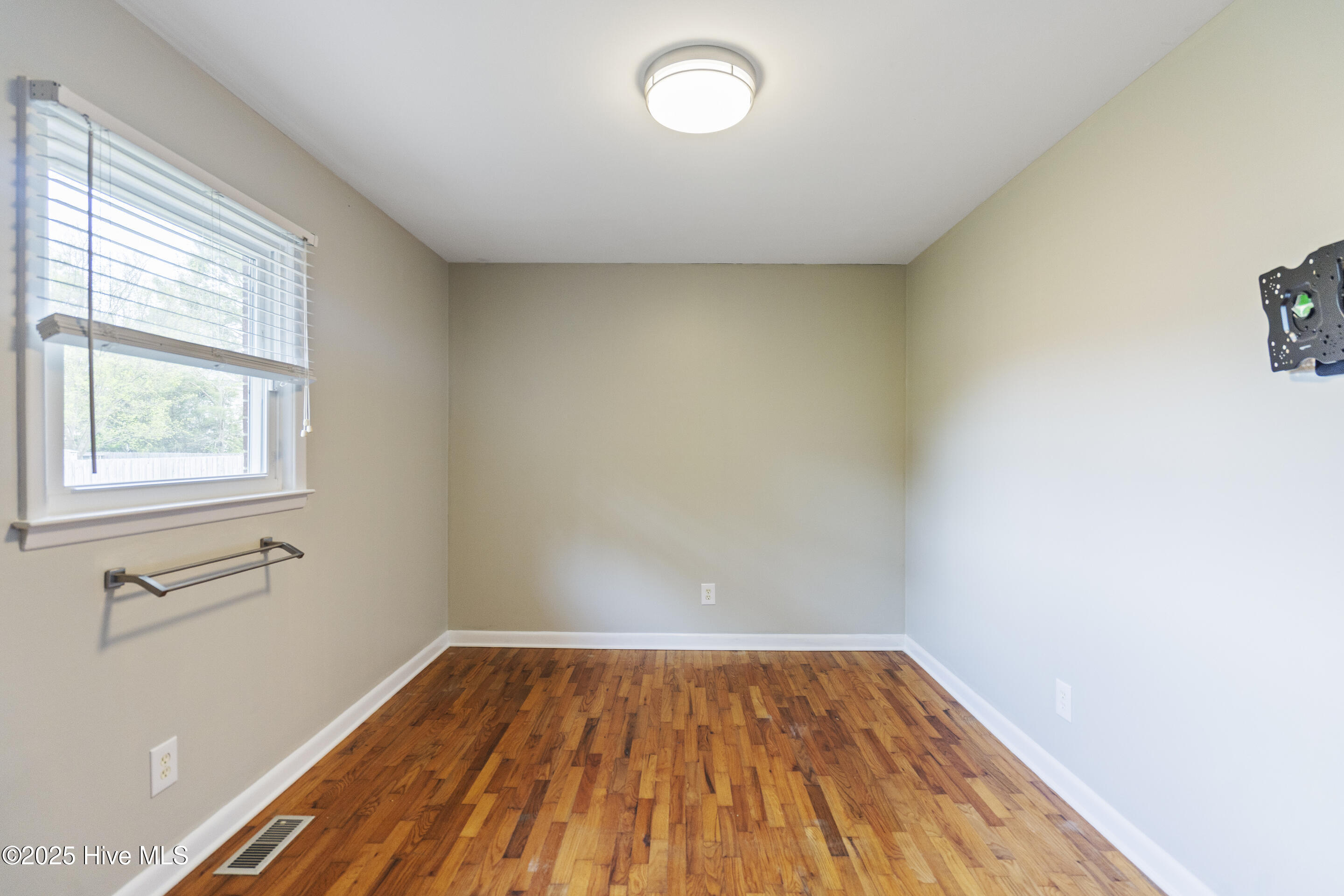 100564463 | Photo 17