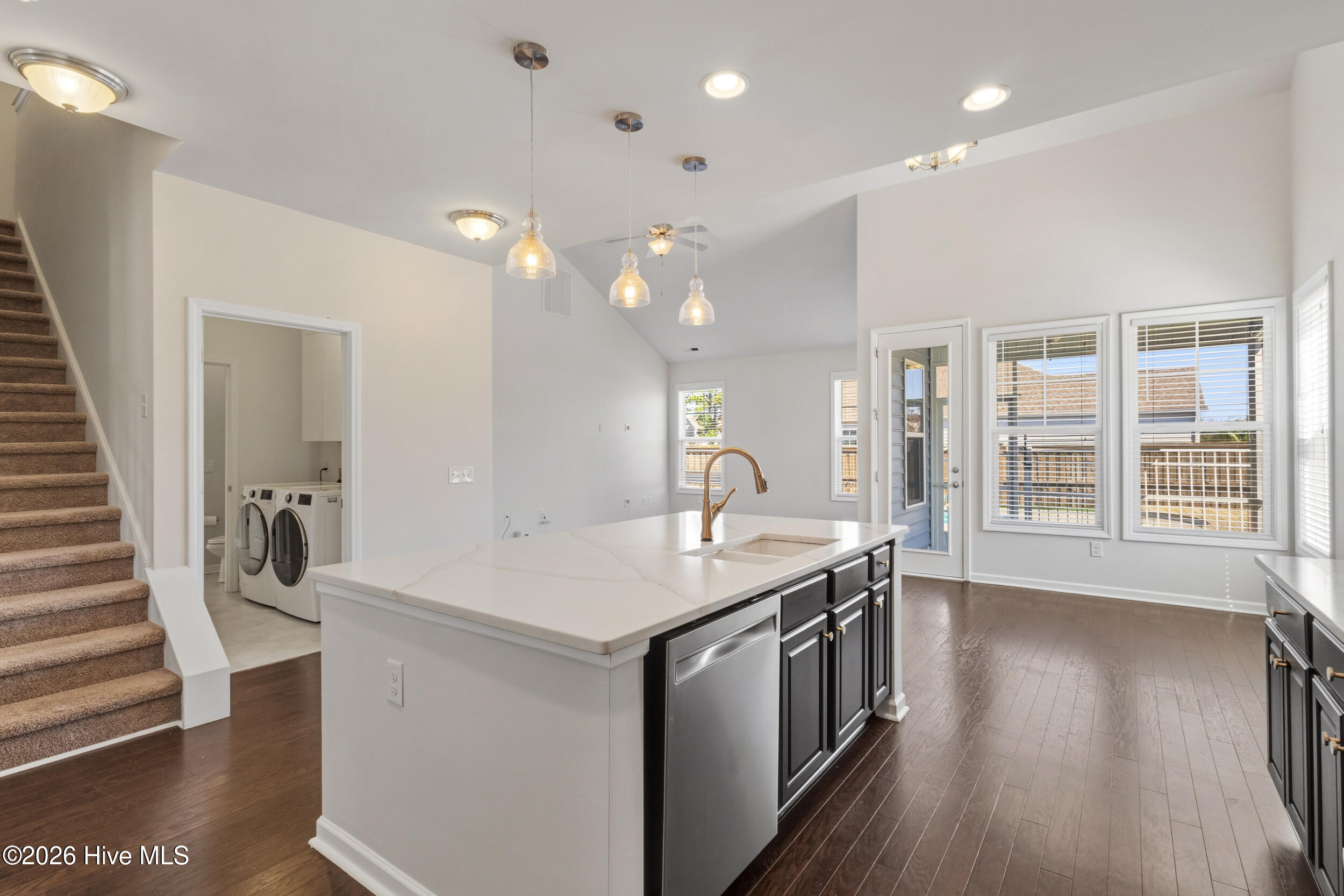 100561556 | Photo 16