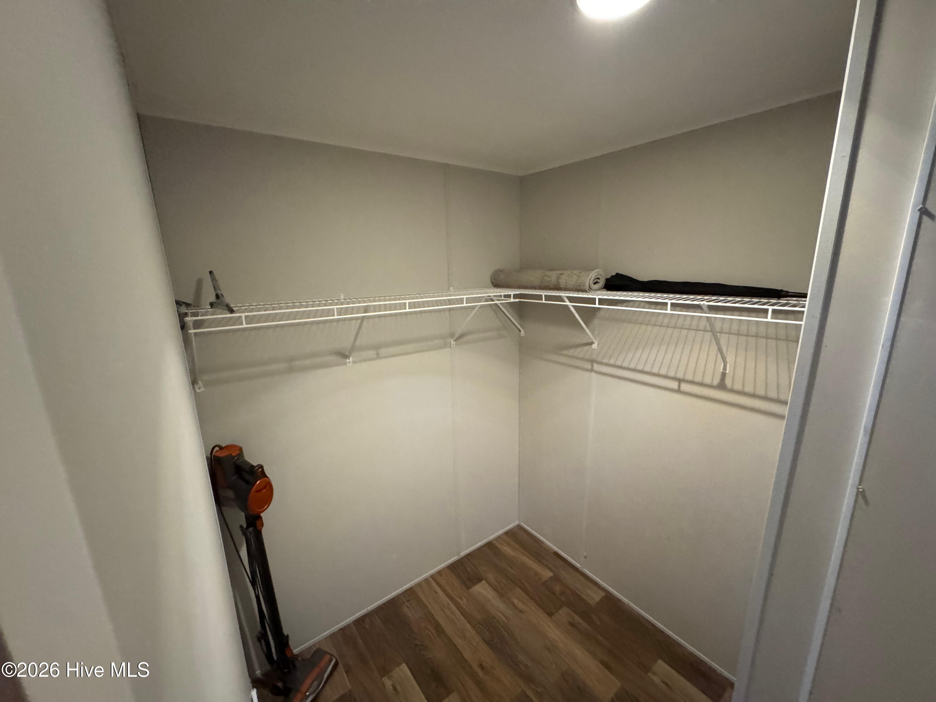 100560408 | Photo 18