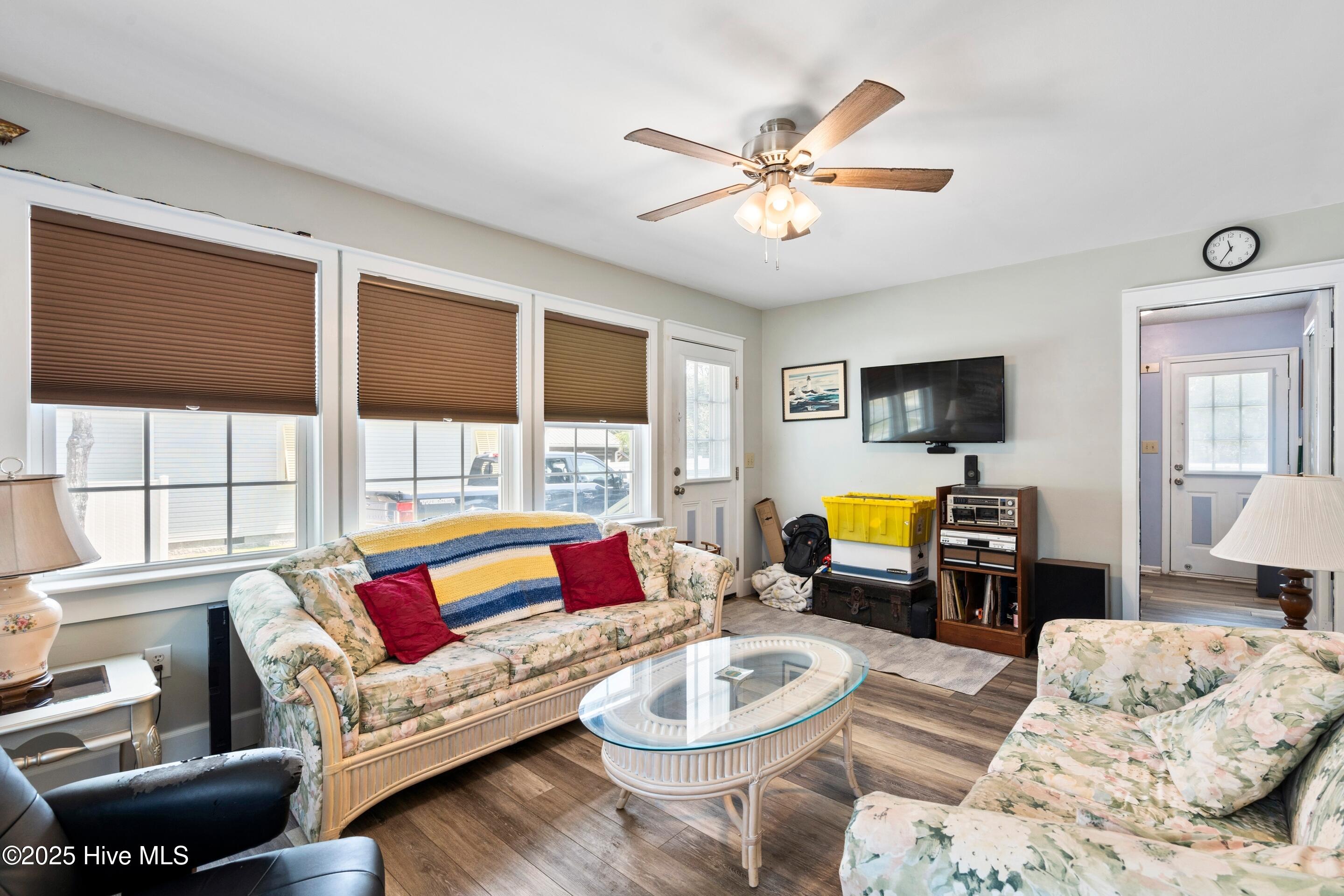 100560876 | Photo 21