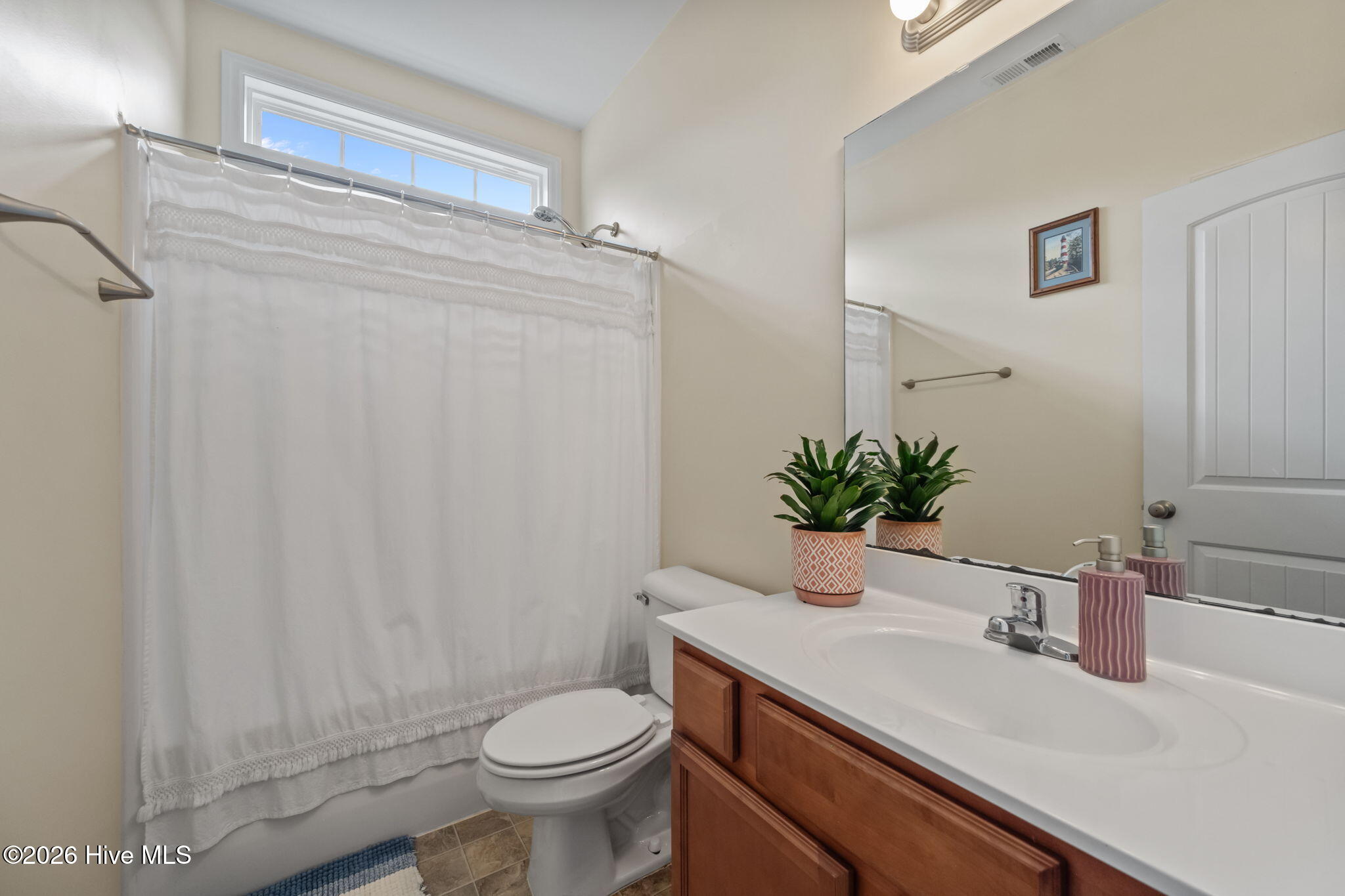 100549780 | Photo 33