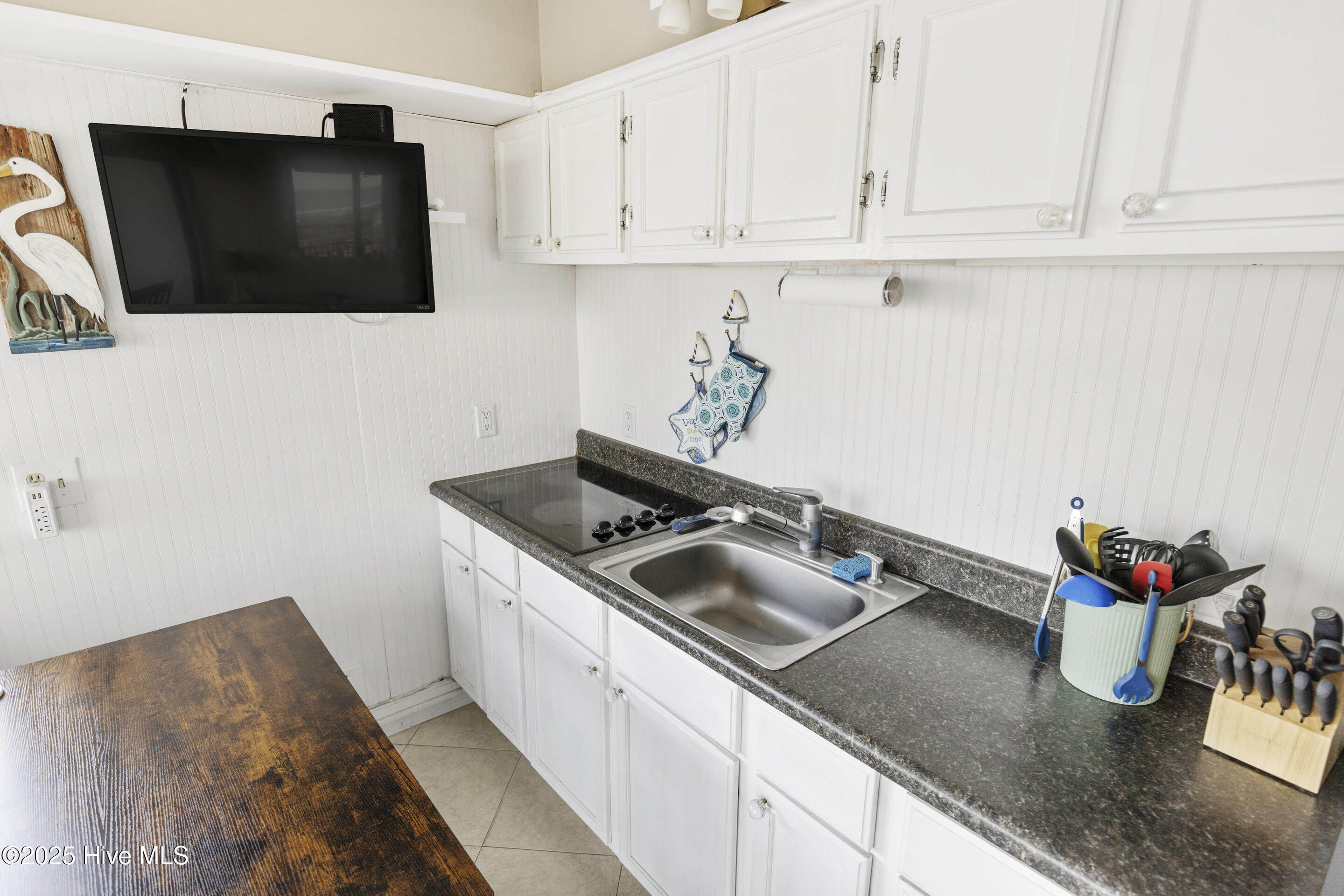 222 N Carolina Beach Avenue N Unit 102, Carolina Beach, NC 28428 – photo 10: mls-IMG_5465