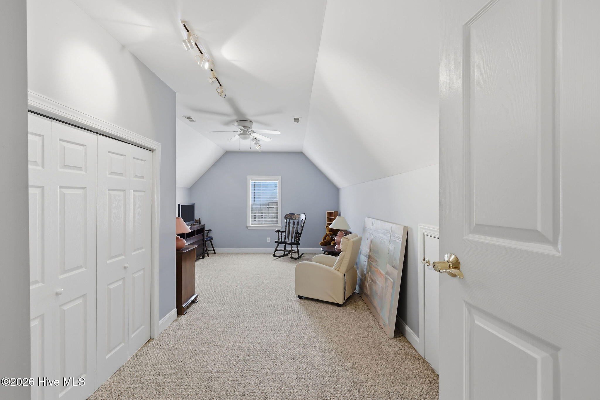 100558304 | Photo 47