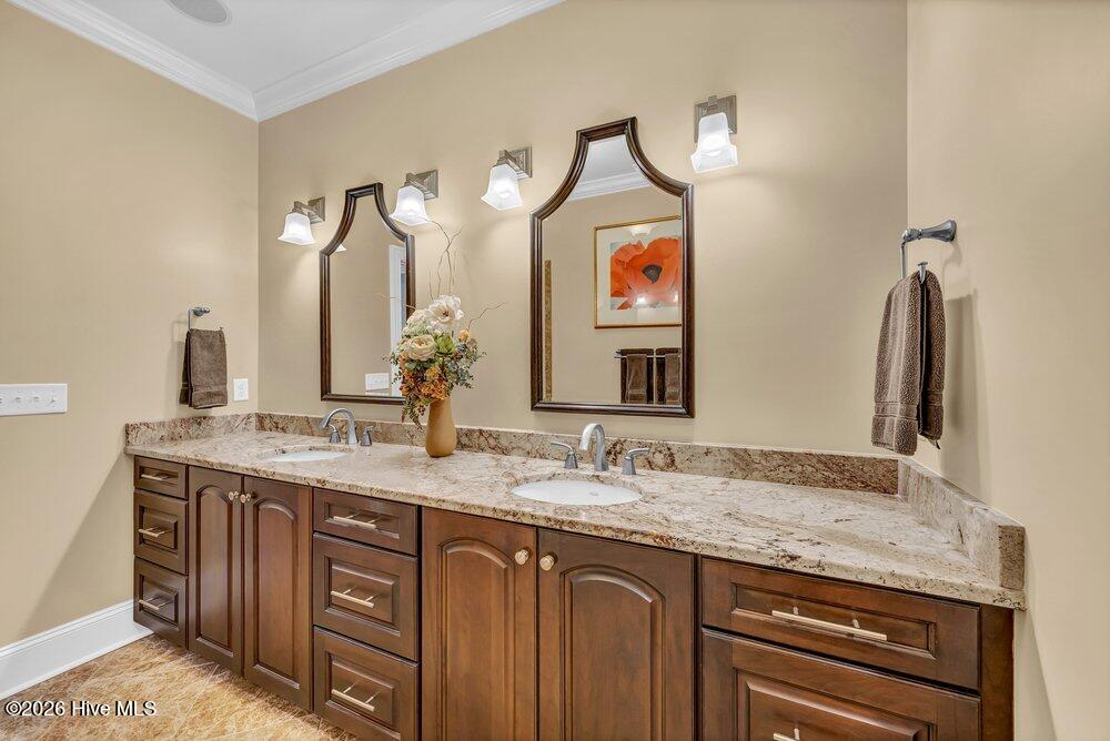 100557669 | Photo 28