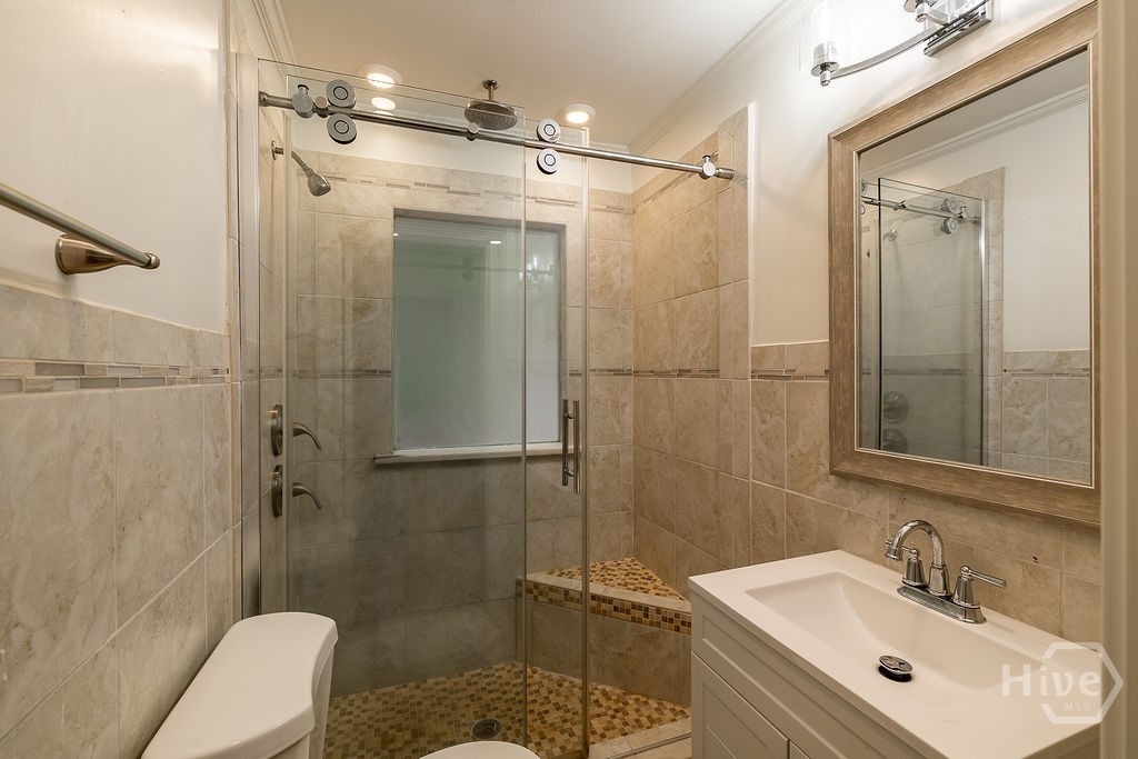 Bathroom for bedrooms 4 and 5