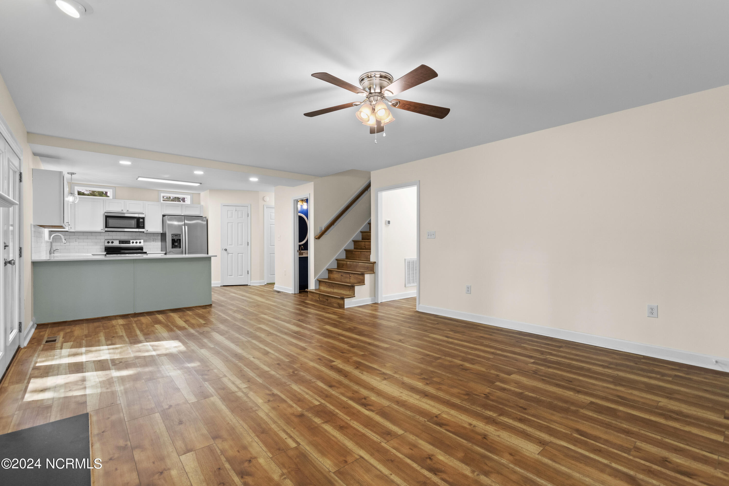 100529706 | Photo 10