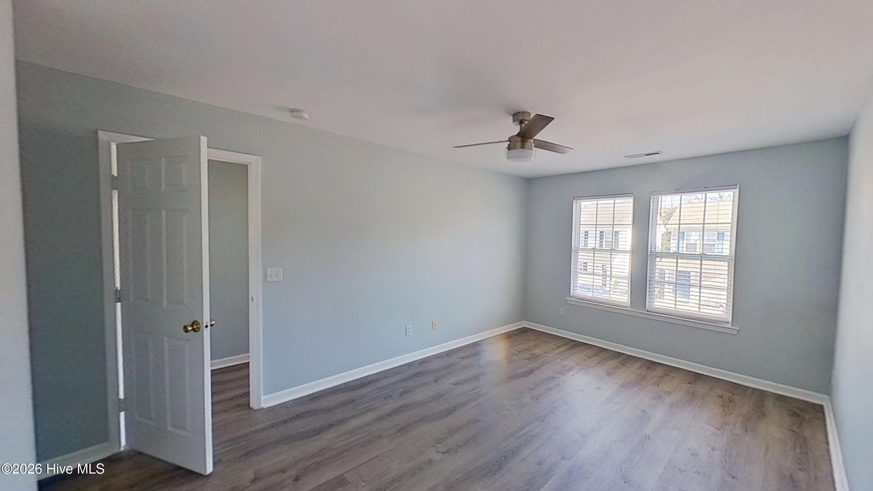 100549358 | Photo 15