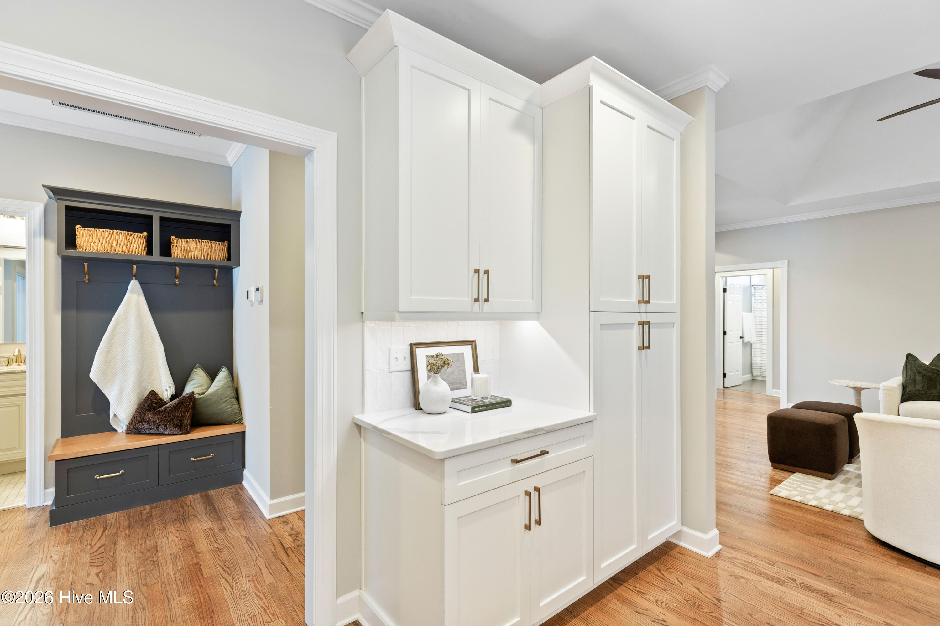 100560916 | Photo 23