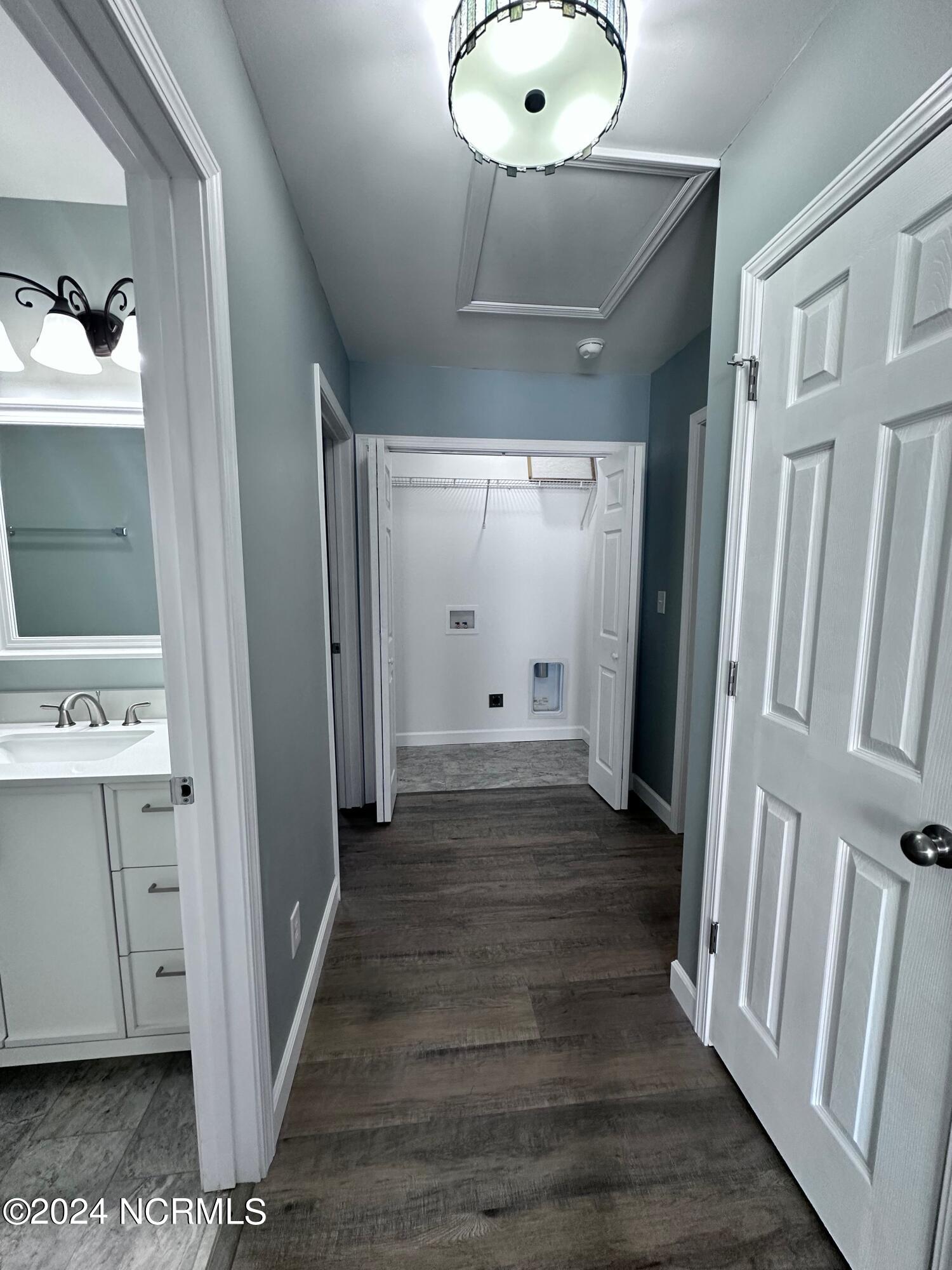 100563829 | Photo 11