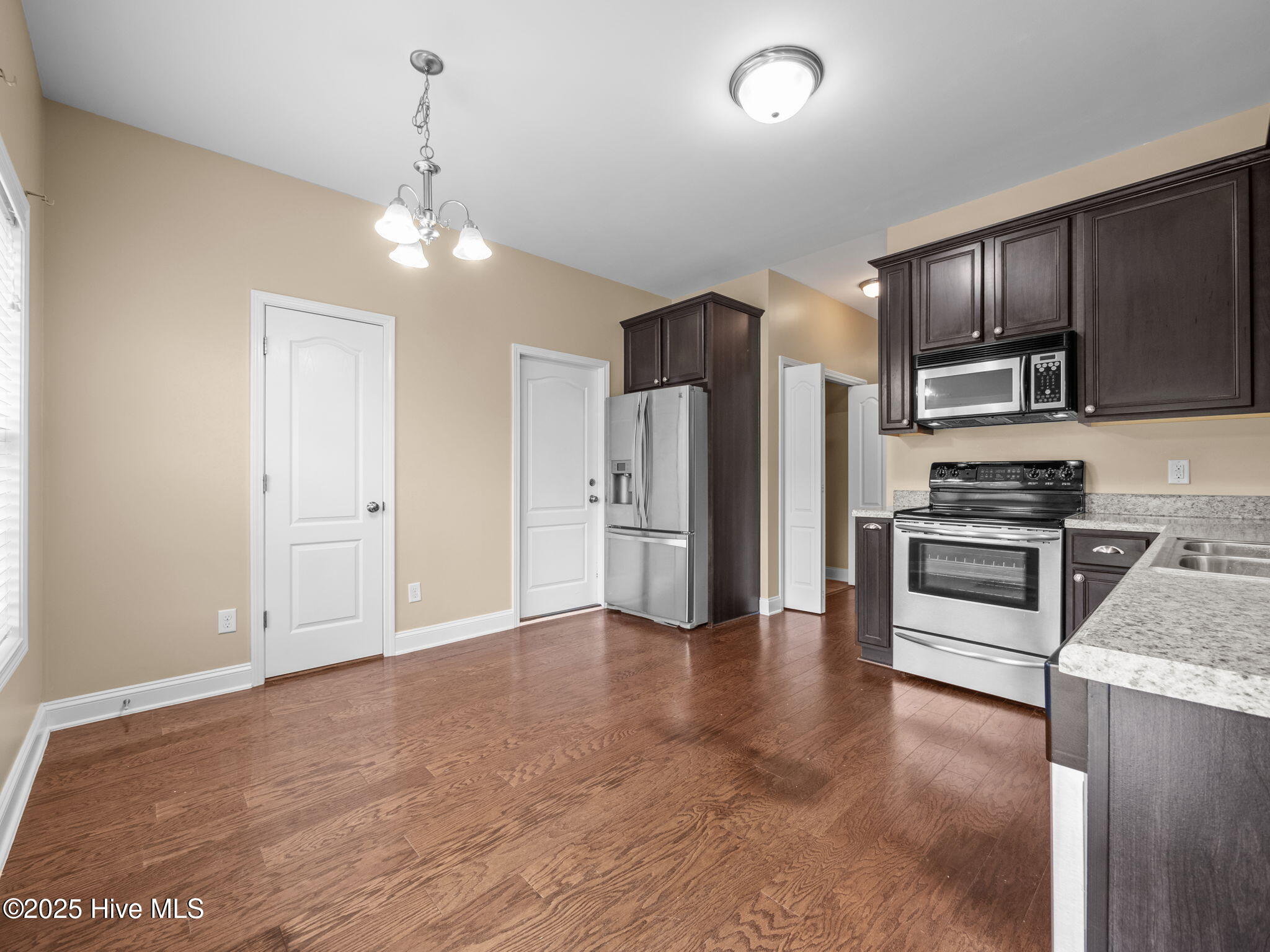 100529601 | Photo 19