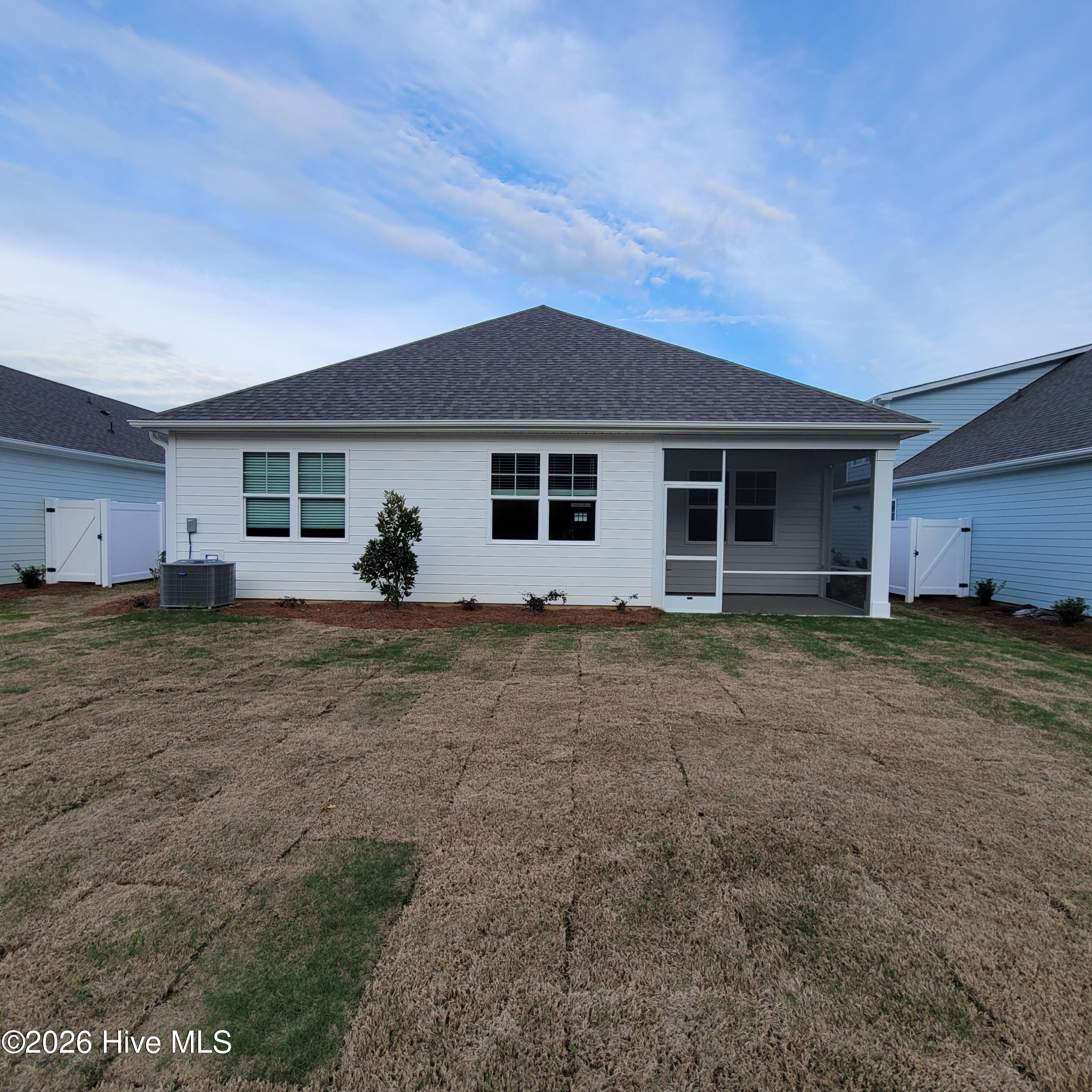 100553677 | Photo 30