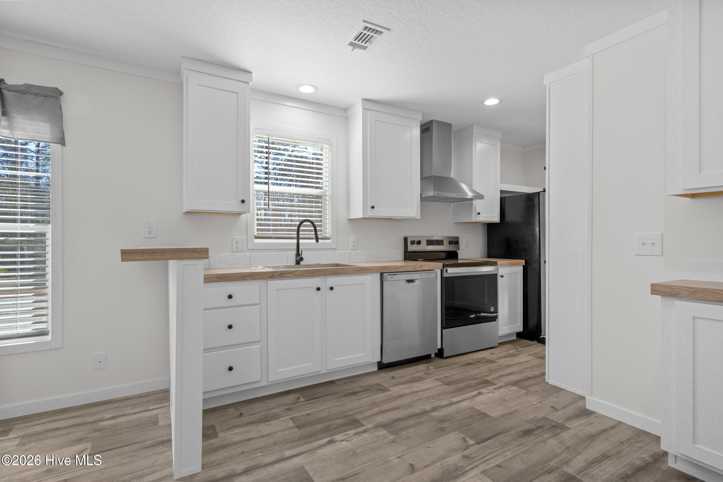 100554788 | Photo 10