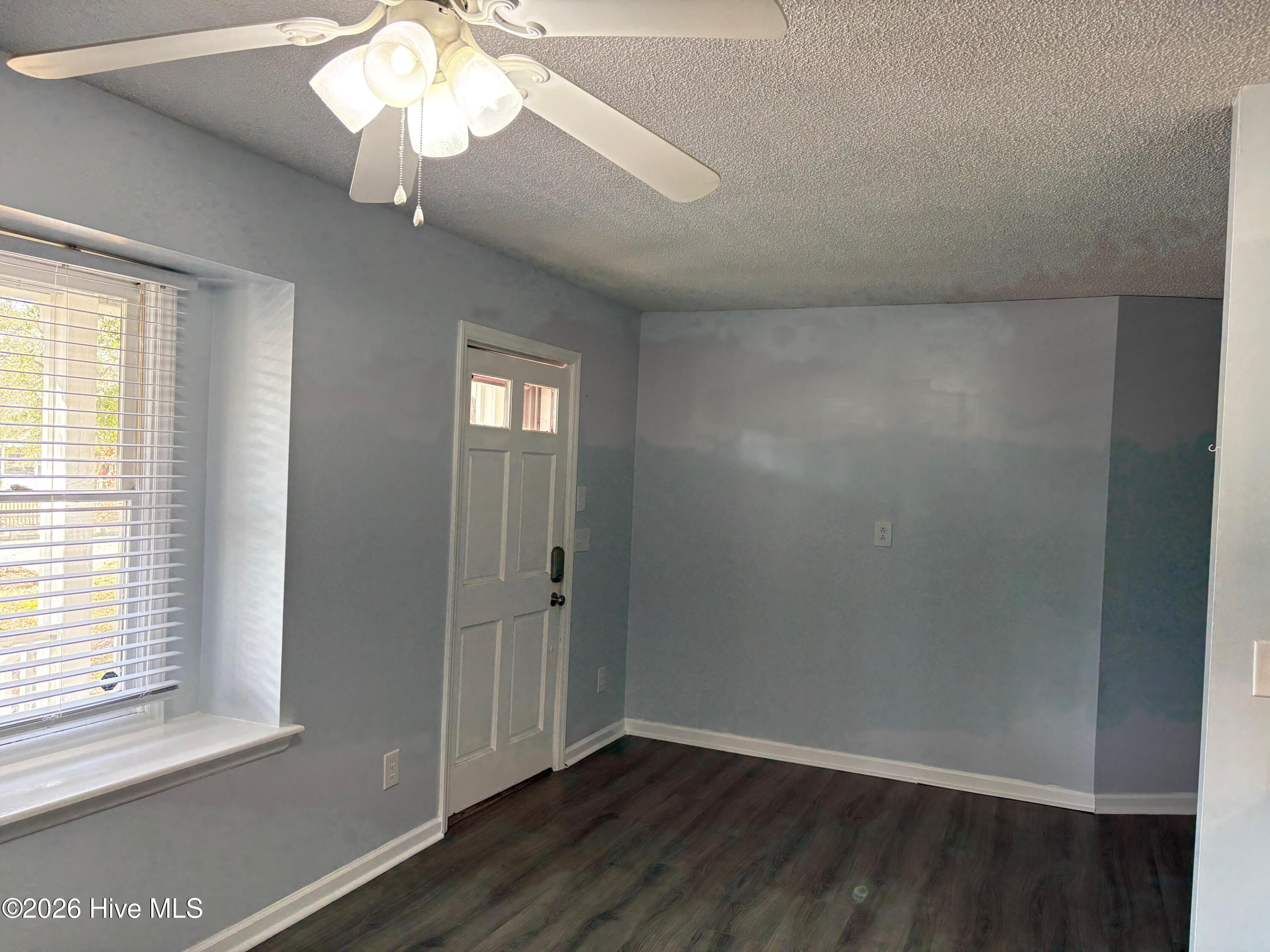 100557287 | Photo 23