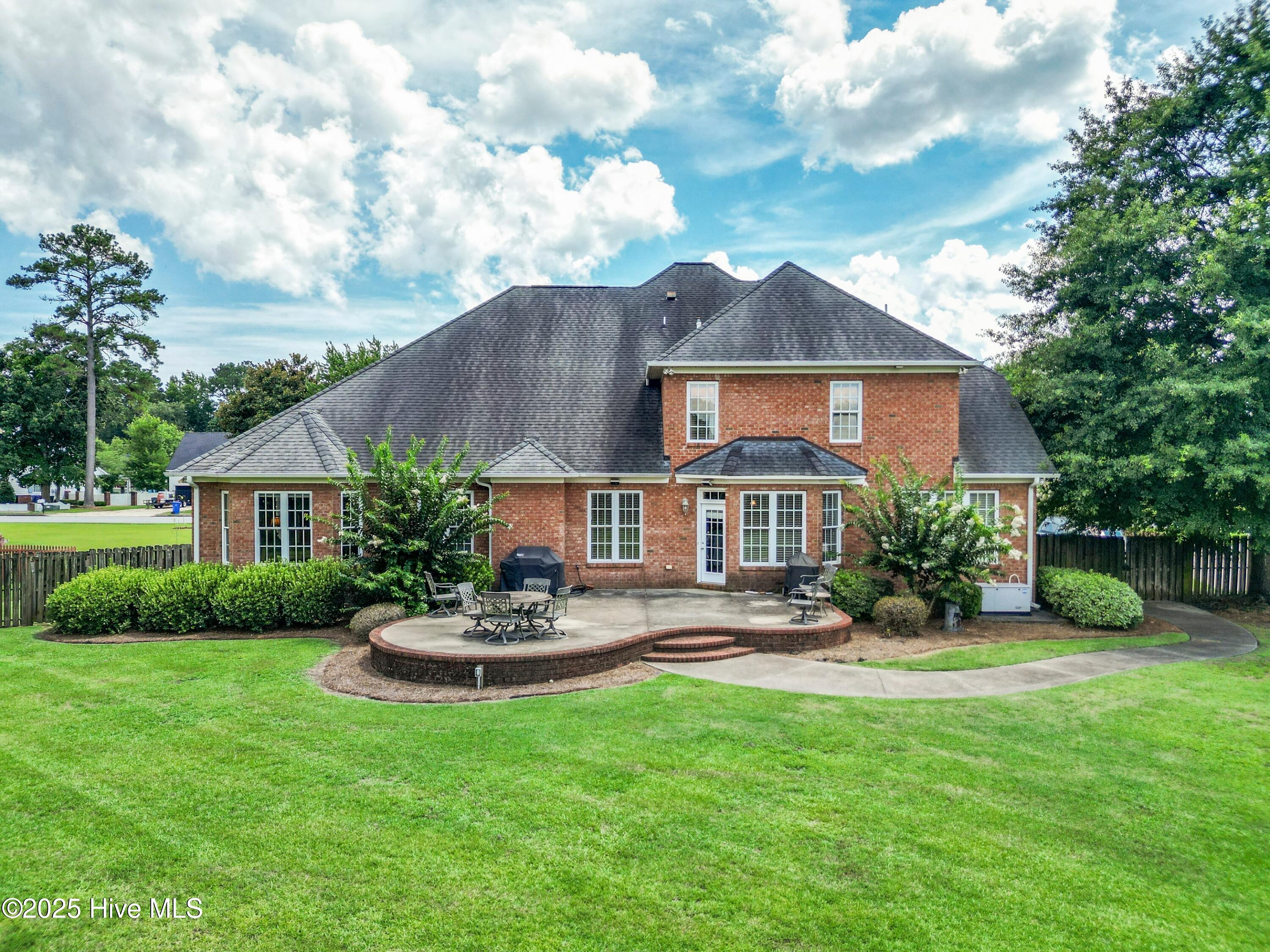 100518438 | Photo 64