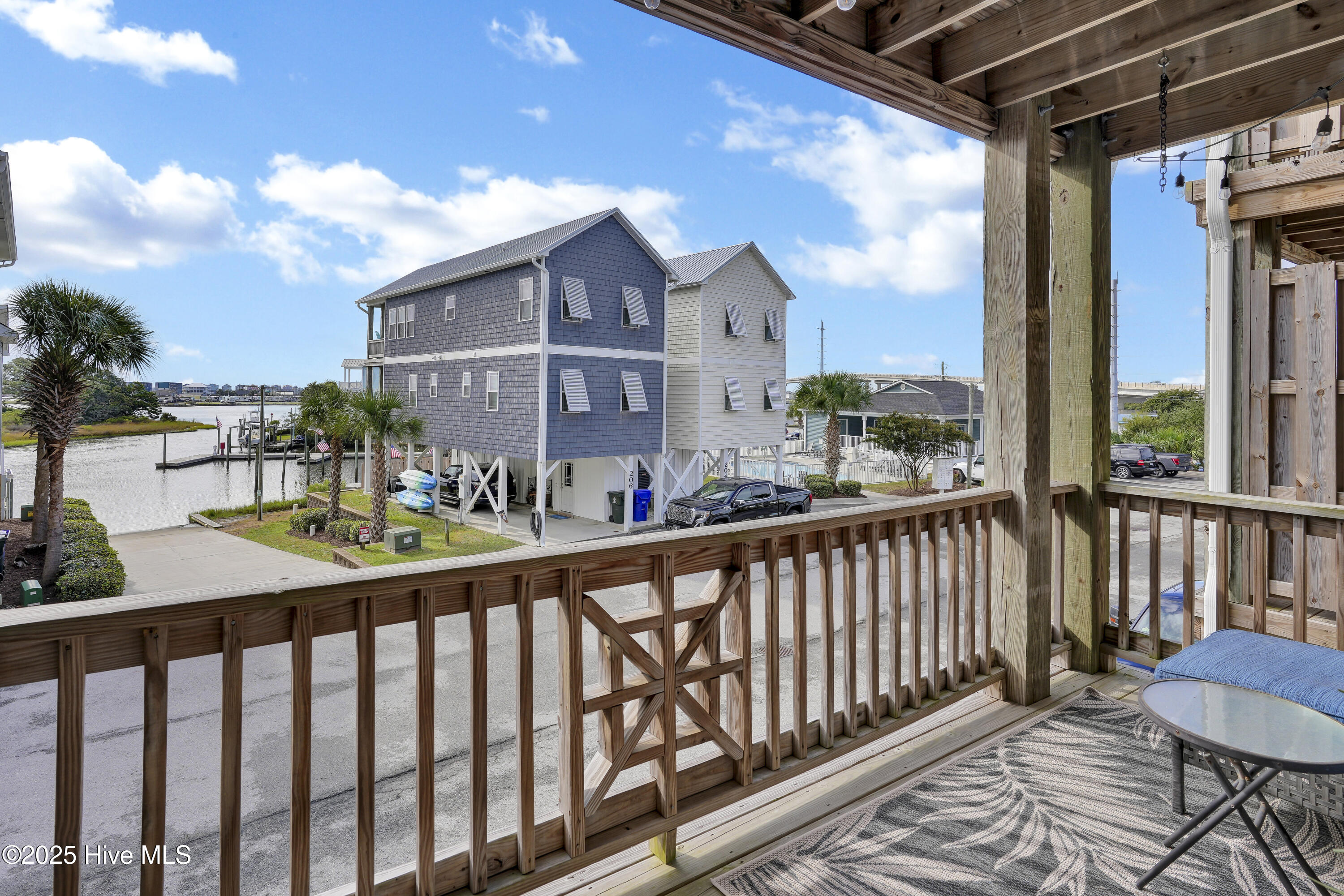 100532685 | Photo 12