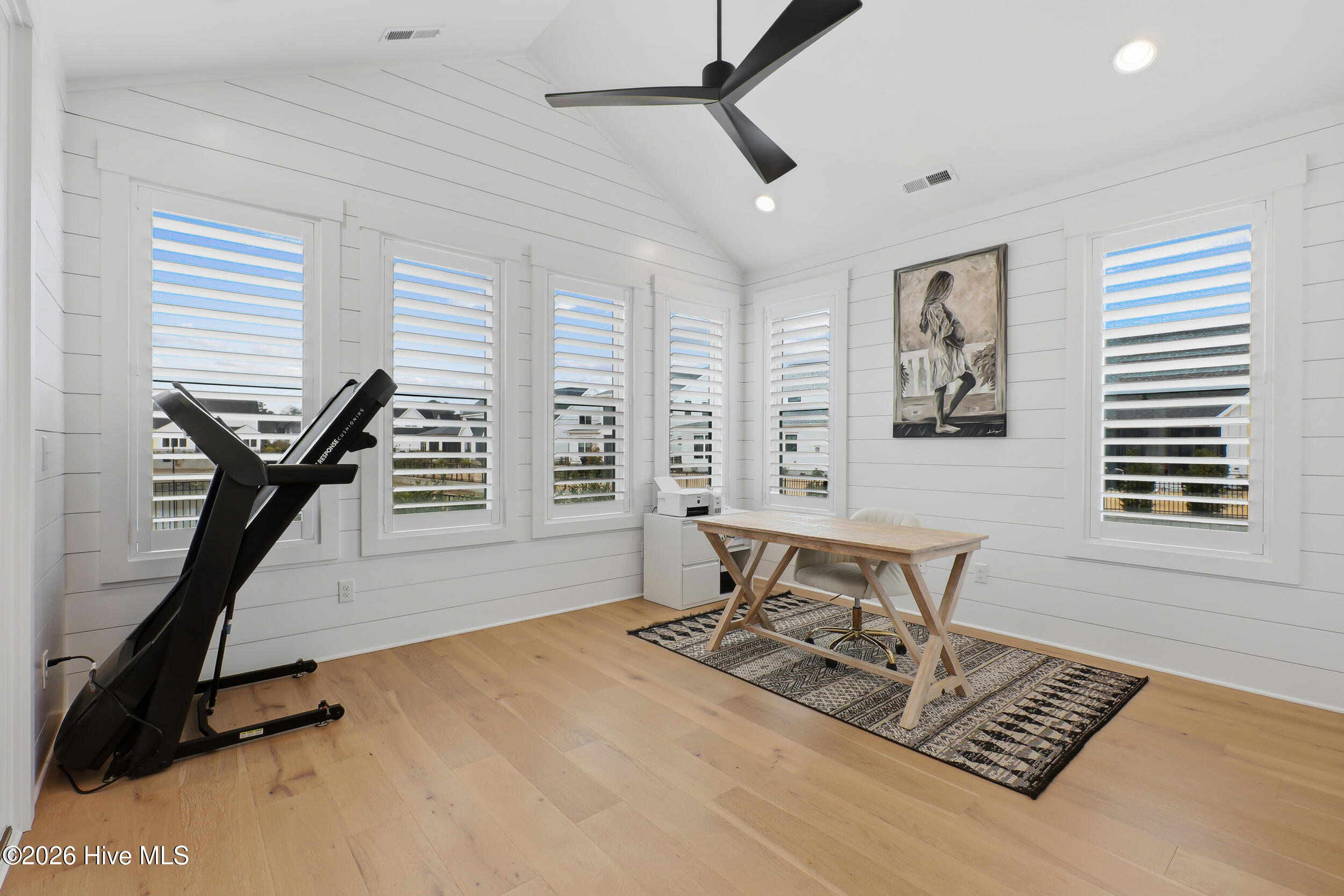 100551729 | Photo 38