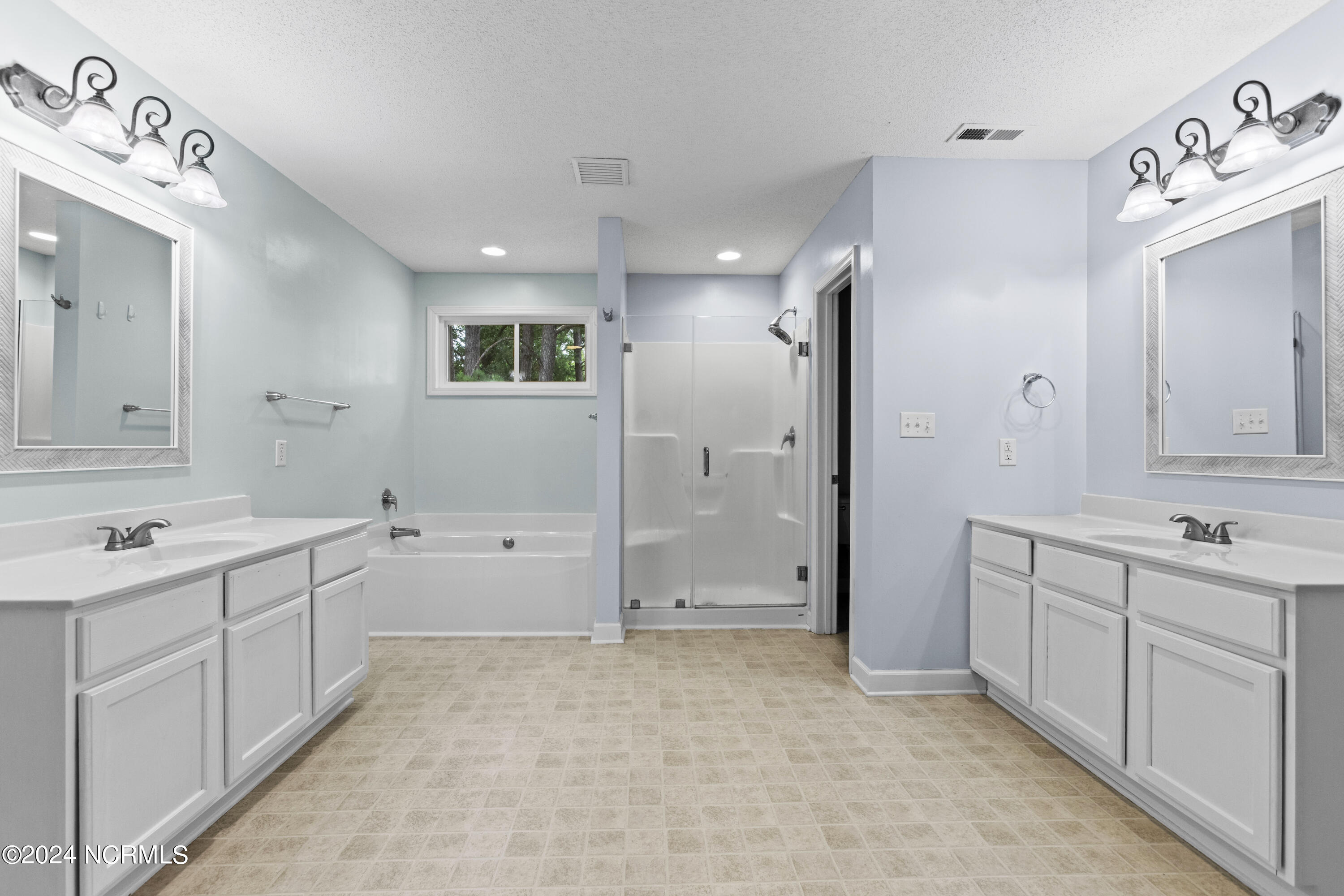 100529706 | Photo 23