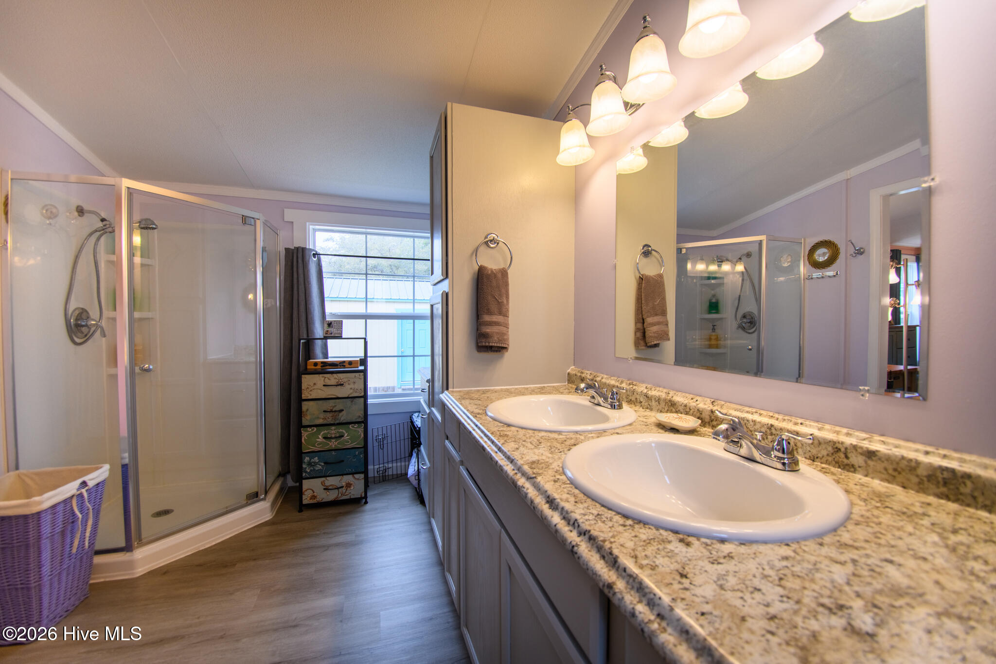 100558747 | Photo 17