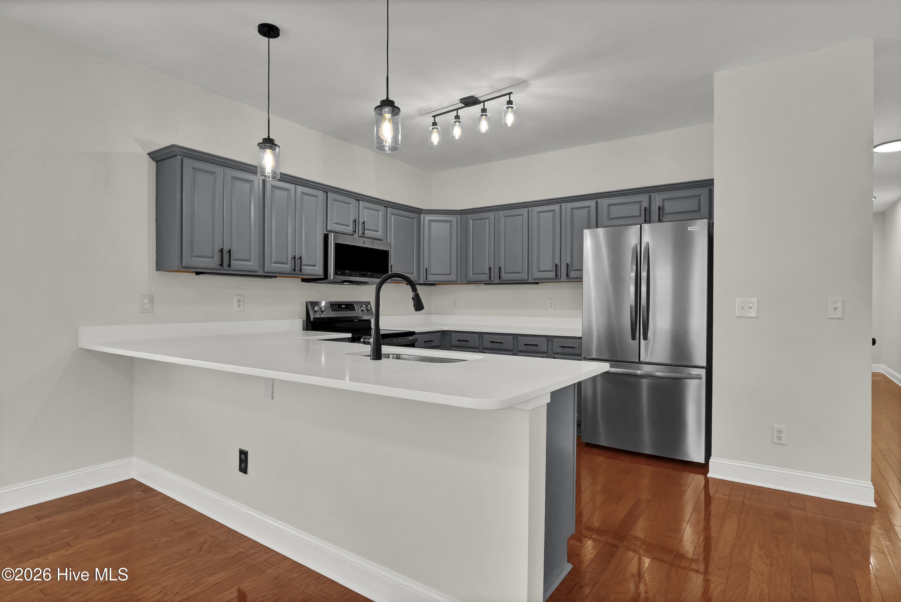 100563177 | Photo 10