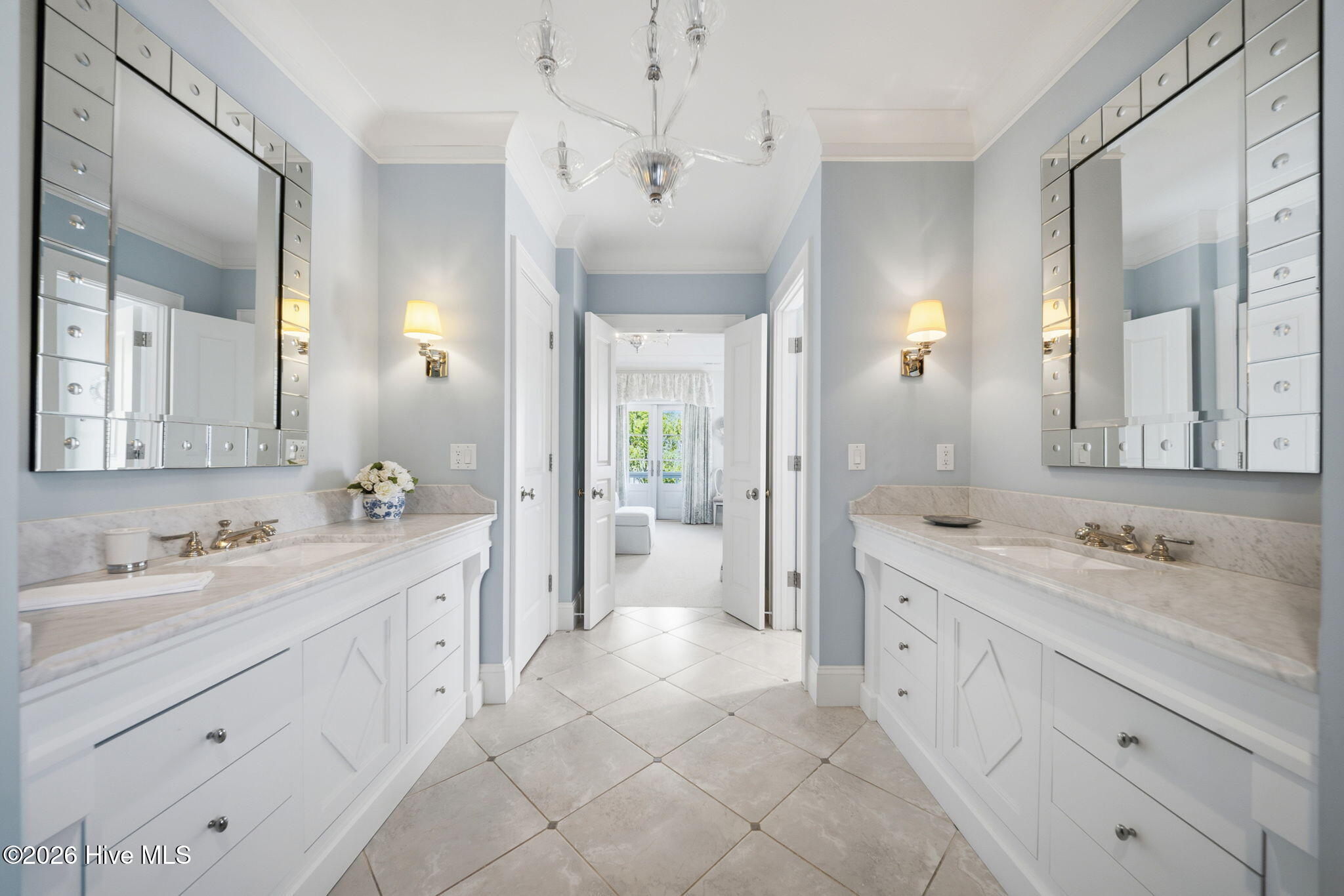 100570583 | Photo 45