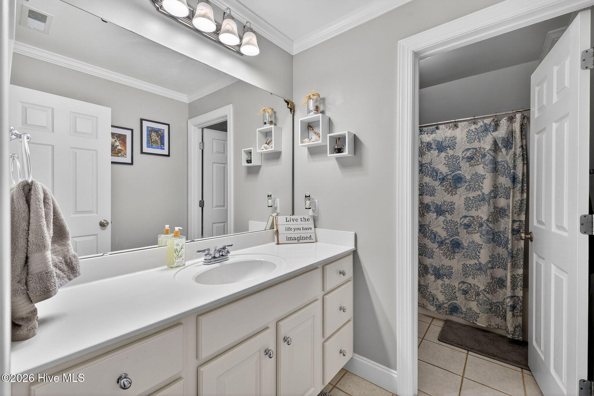 100568034 | Photo 20