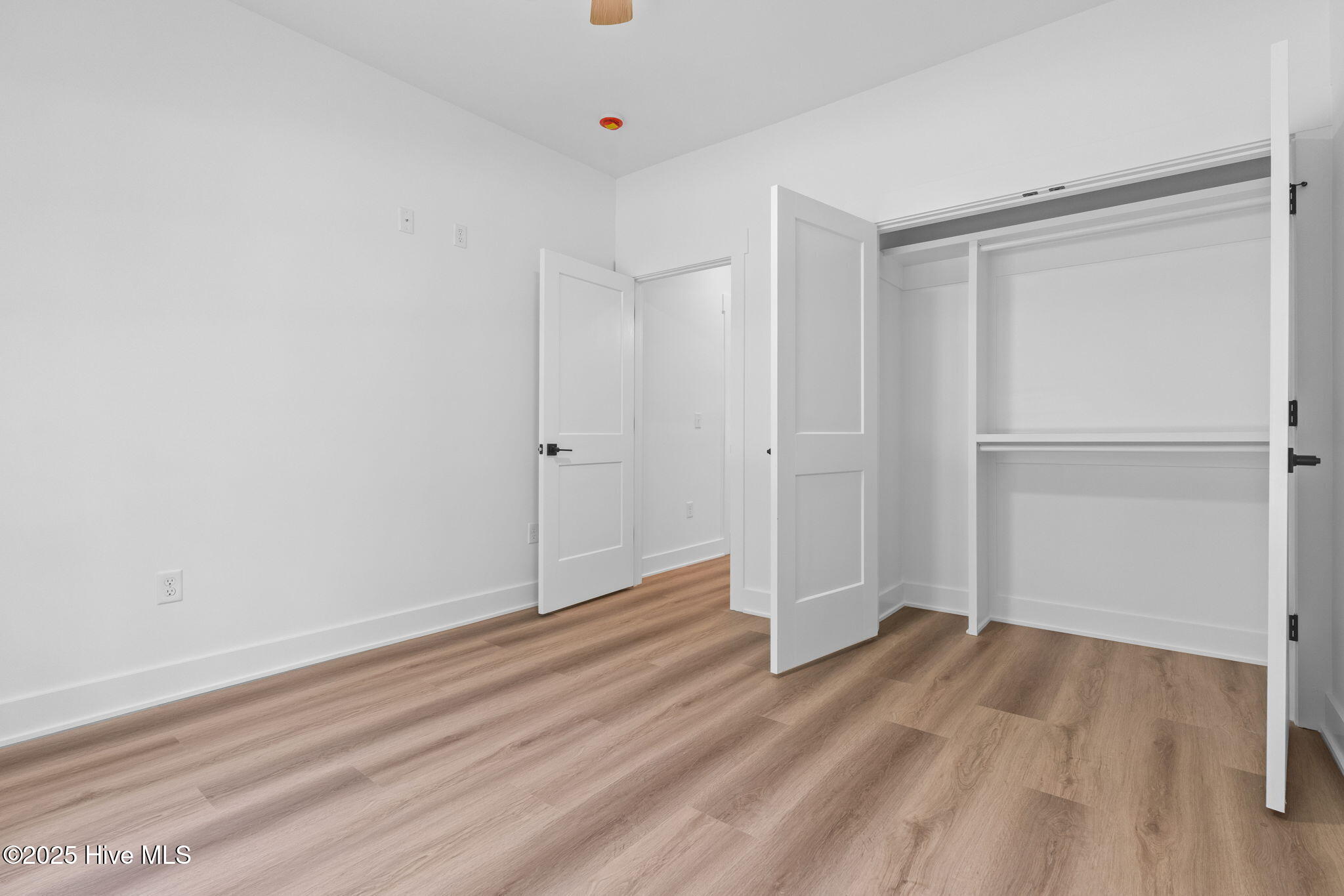 100518606 | Photo 27