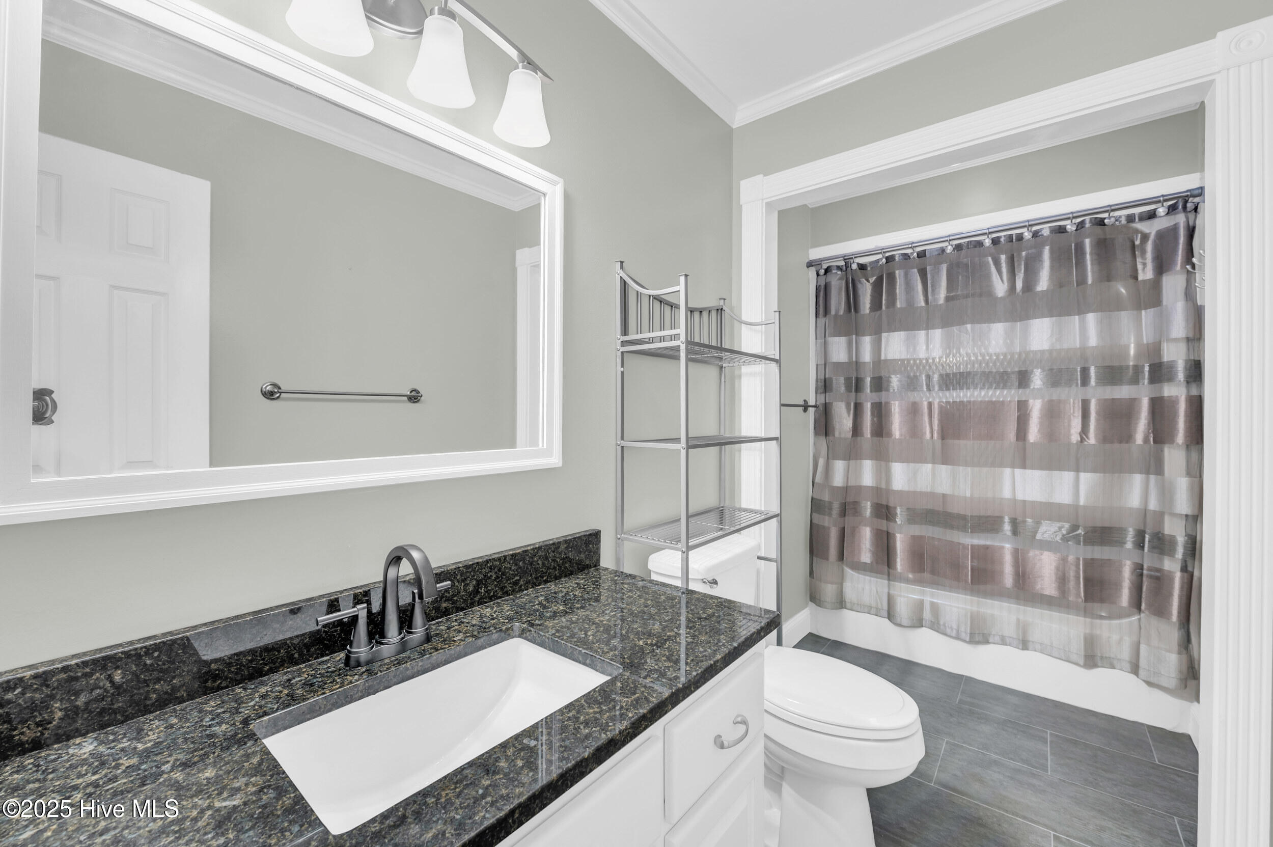 100532115 | Photo 23