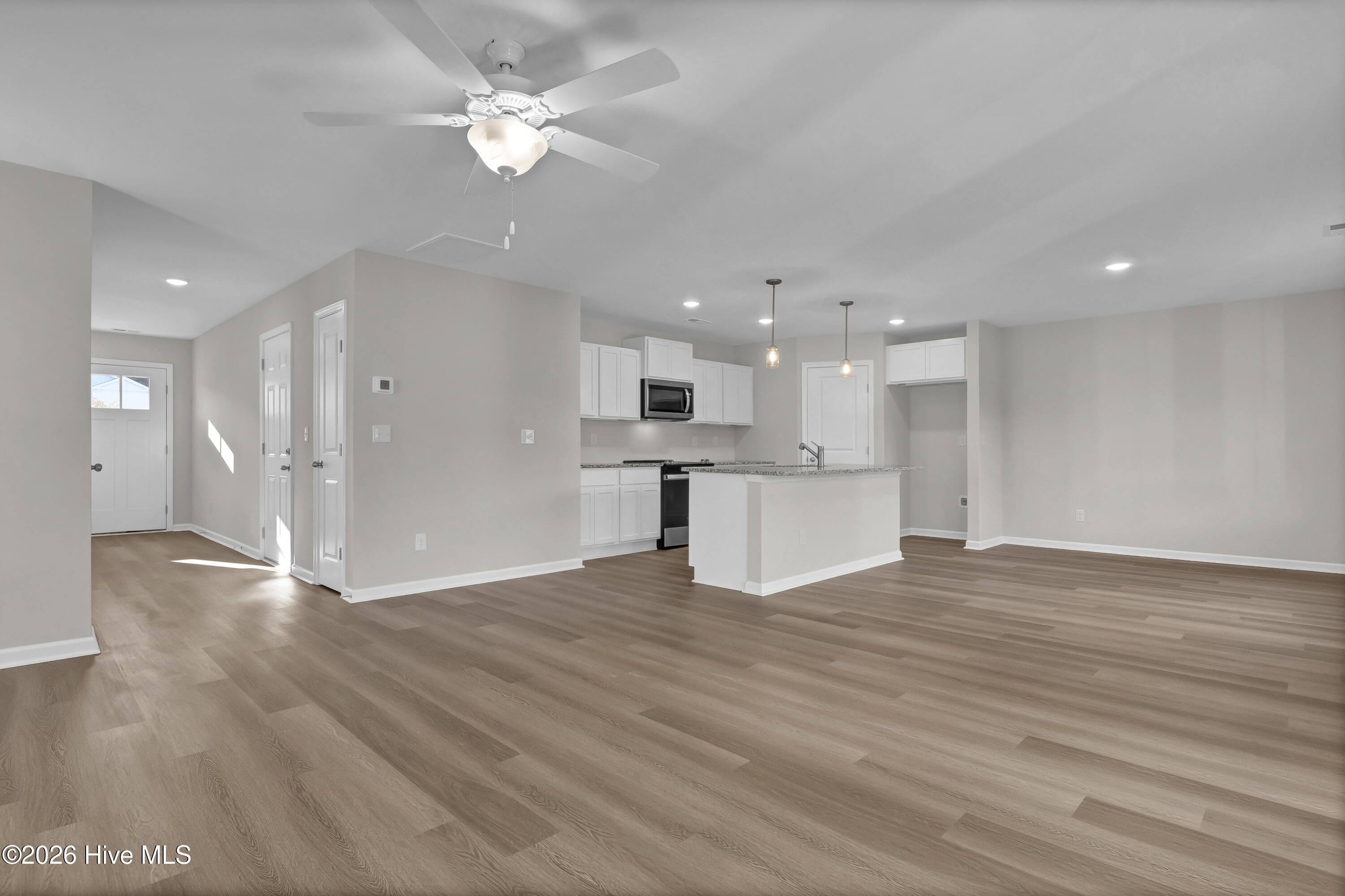 100555840 | Photo 20